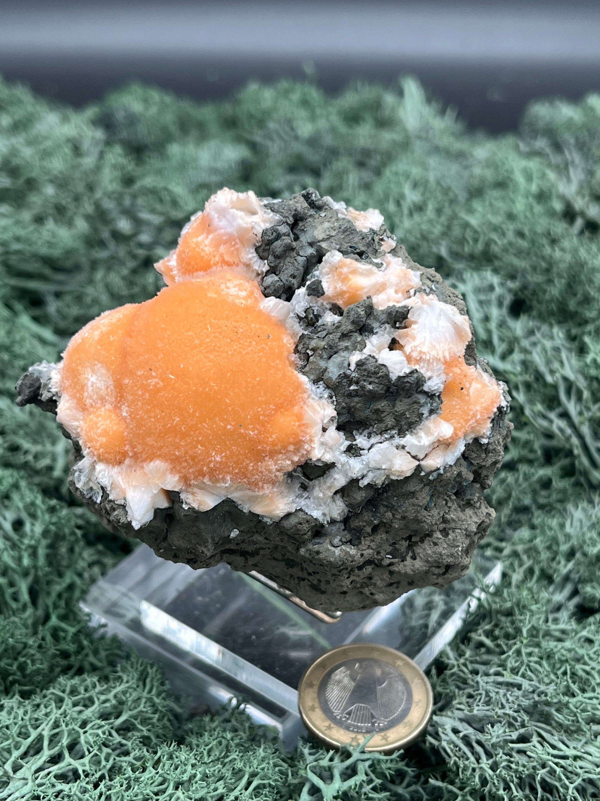 Thomsonit aus Indien (223g) - Stufe - leuchtend orange Farbe - Kugeln auf Muttergestein - crystal paradise