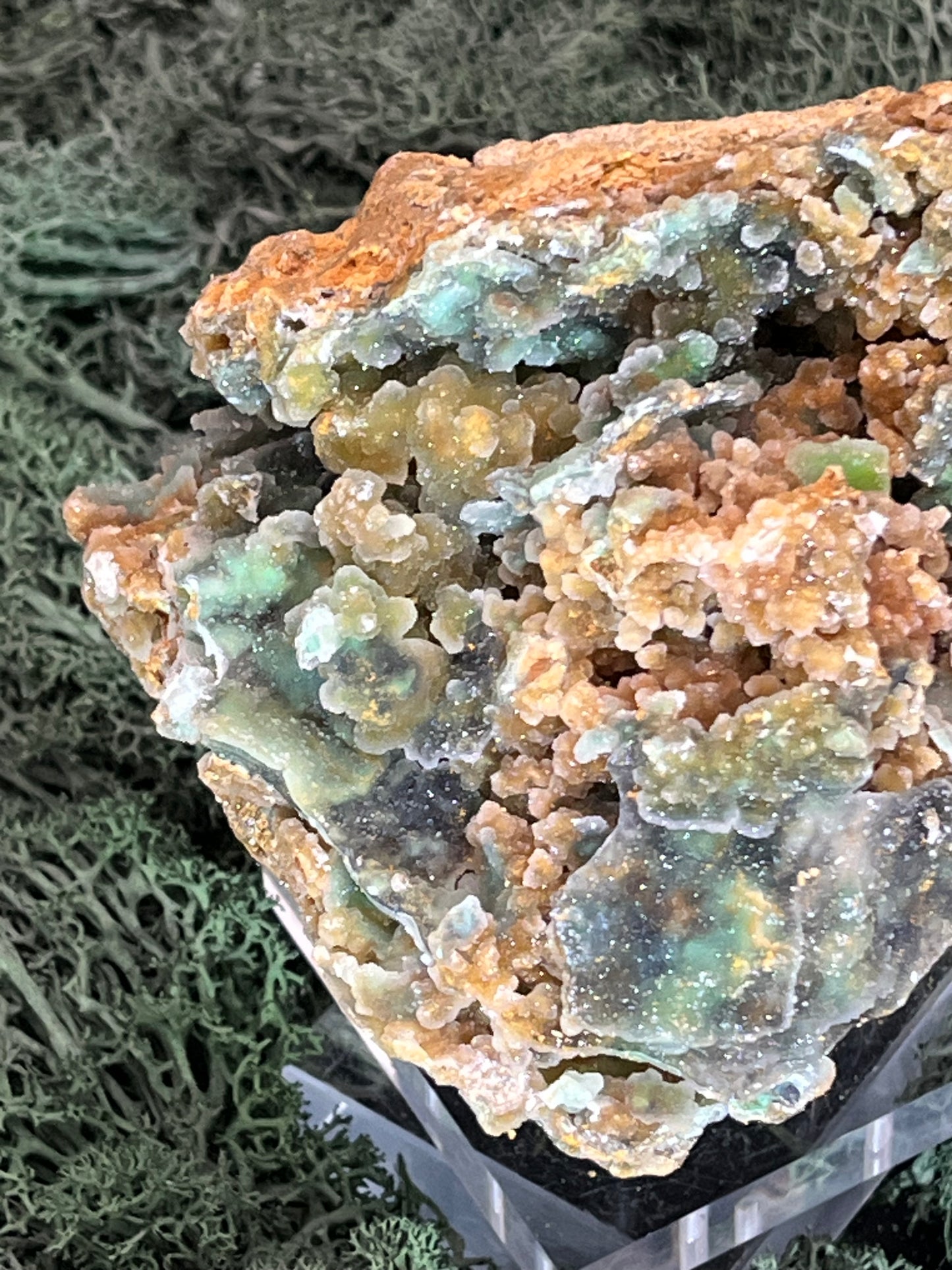 Smithsonit aus Indonesien (475g) - Handstufe - glitzende grüne Kristalle  in Trauenform - crystal paradise