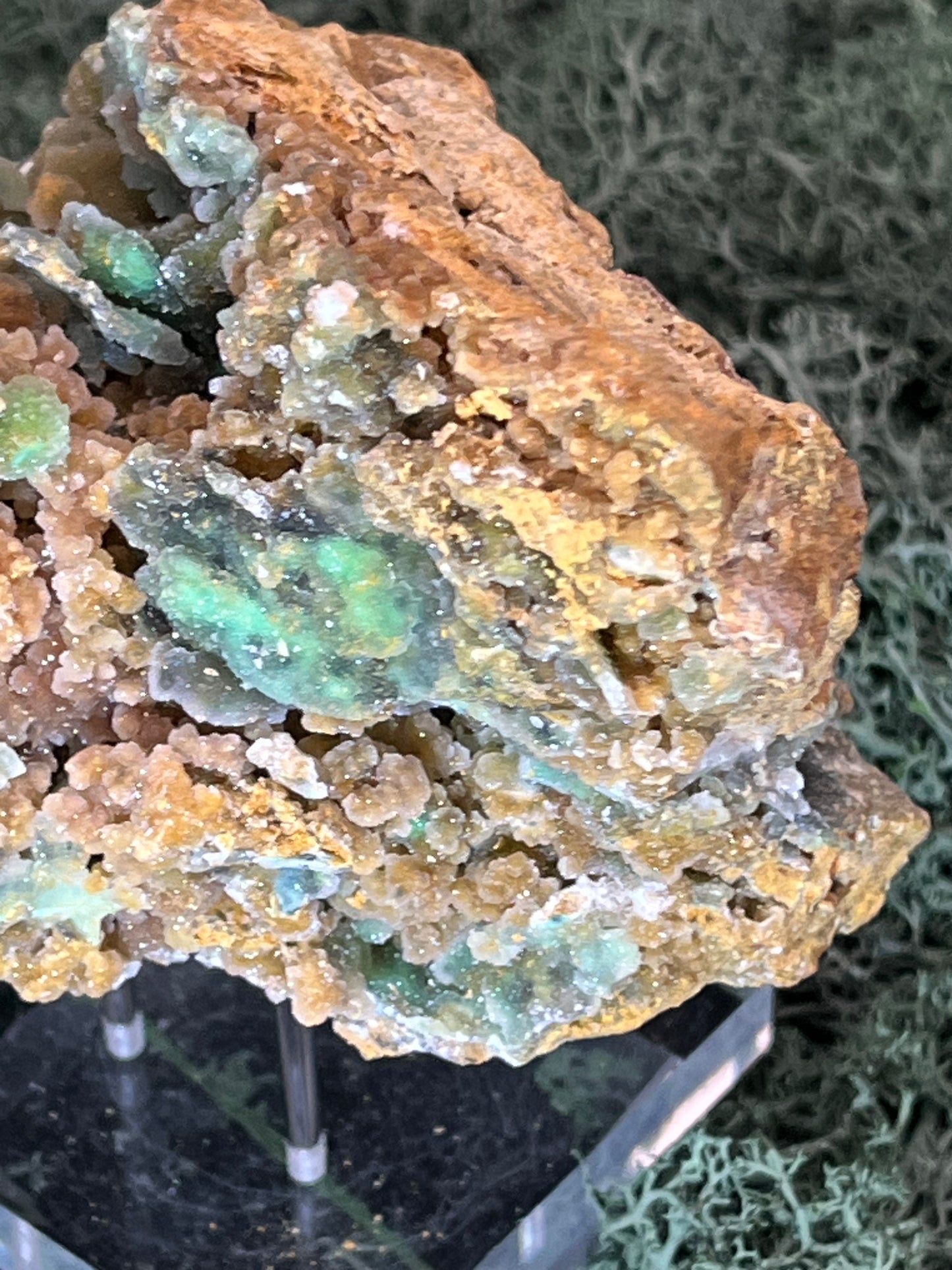 Smithsonit aus Indonesien (475g) - Handstufe - glitzende grüne Kristalle  in Trauenform - crystal paradise