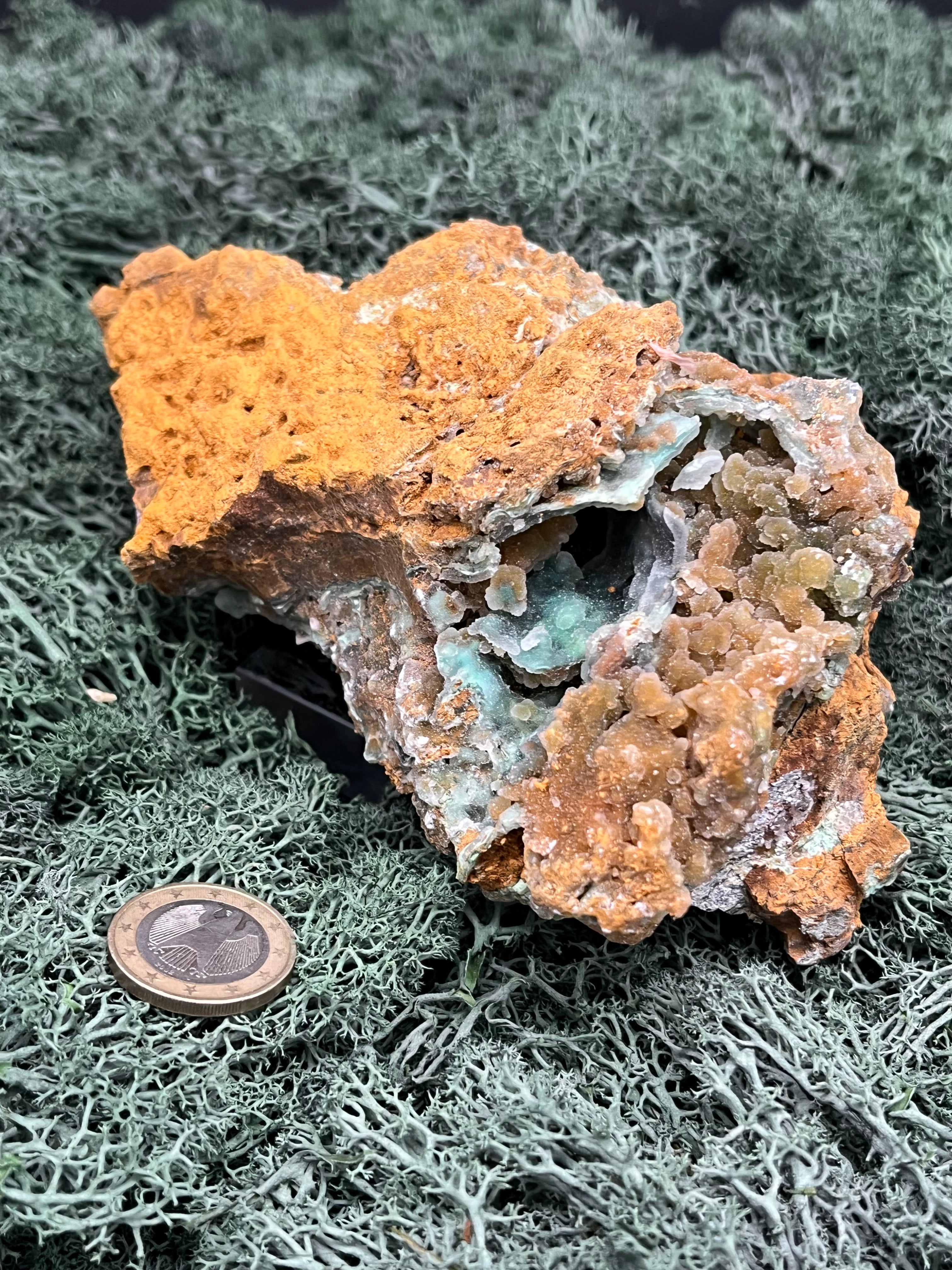 Smithsonit aus Indonesien (781g) - Handstufe - glitzende grüne Kristalle  in Trauenform mit Druzys - crystal paradise