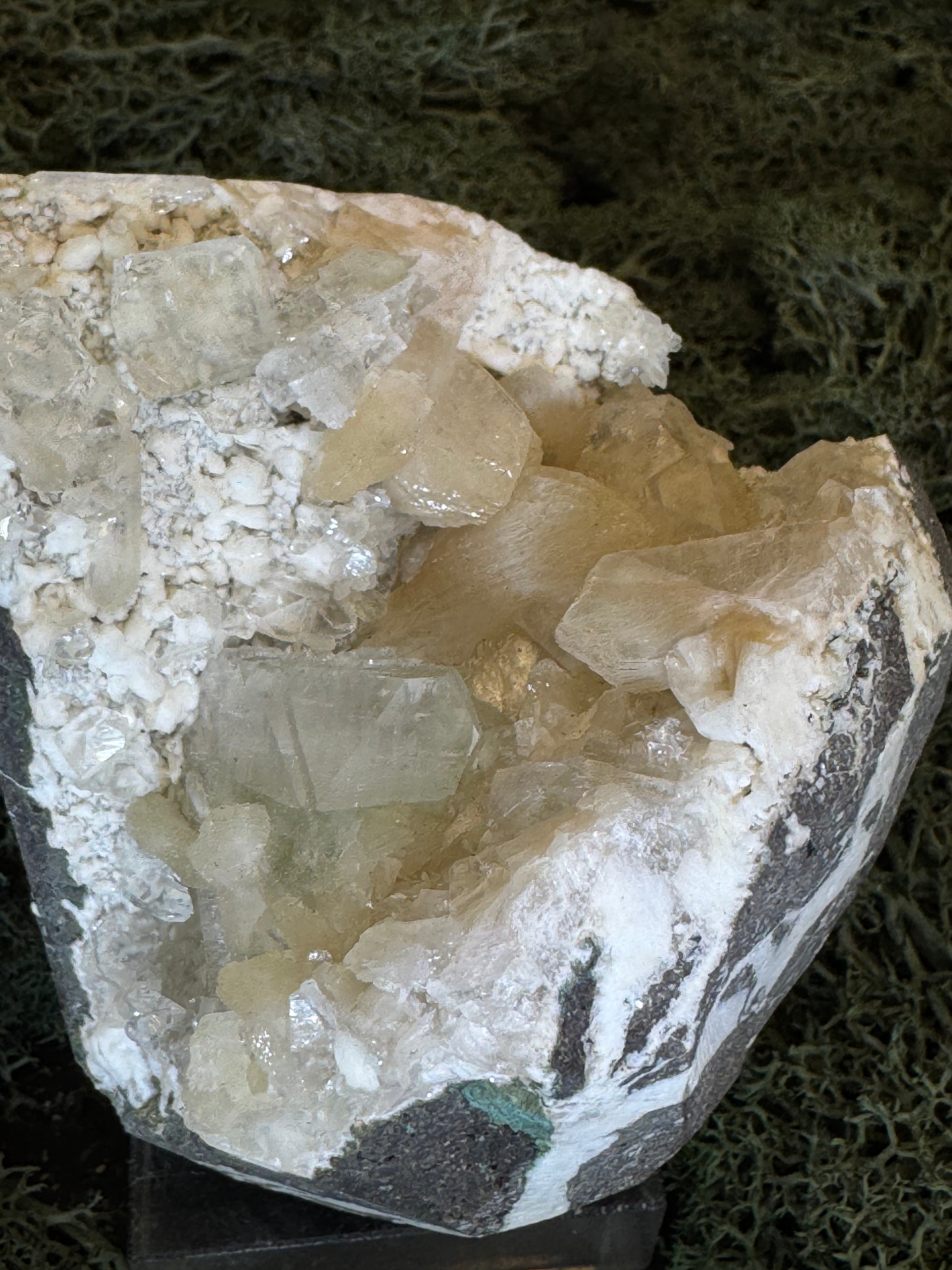 Grüner Apophyllit mit Stilbit Cluster aus Maharashtra, Nashik pune, Indien (493g) - Geodenbildung - crystal paradise