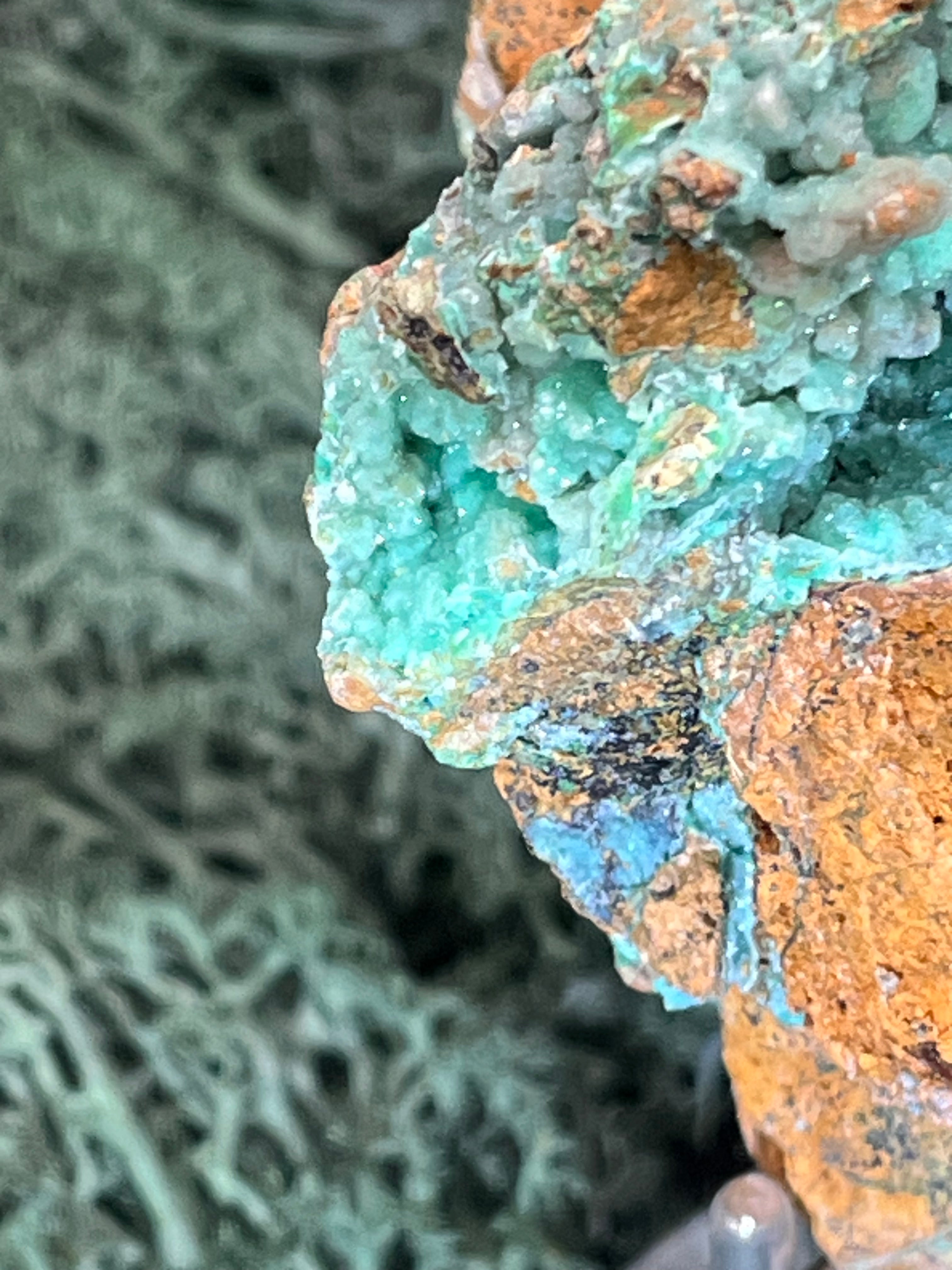 Smithsonit aus Indonesien (344g) - Handstufe - glitzende grüne Kristalle  in Trauenform mit Druzys - crystal paradise