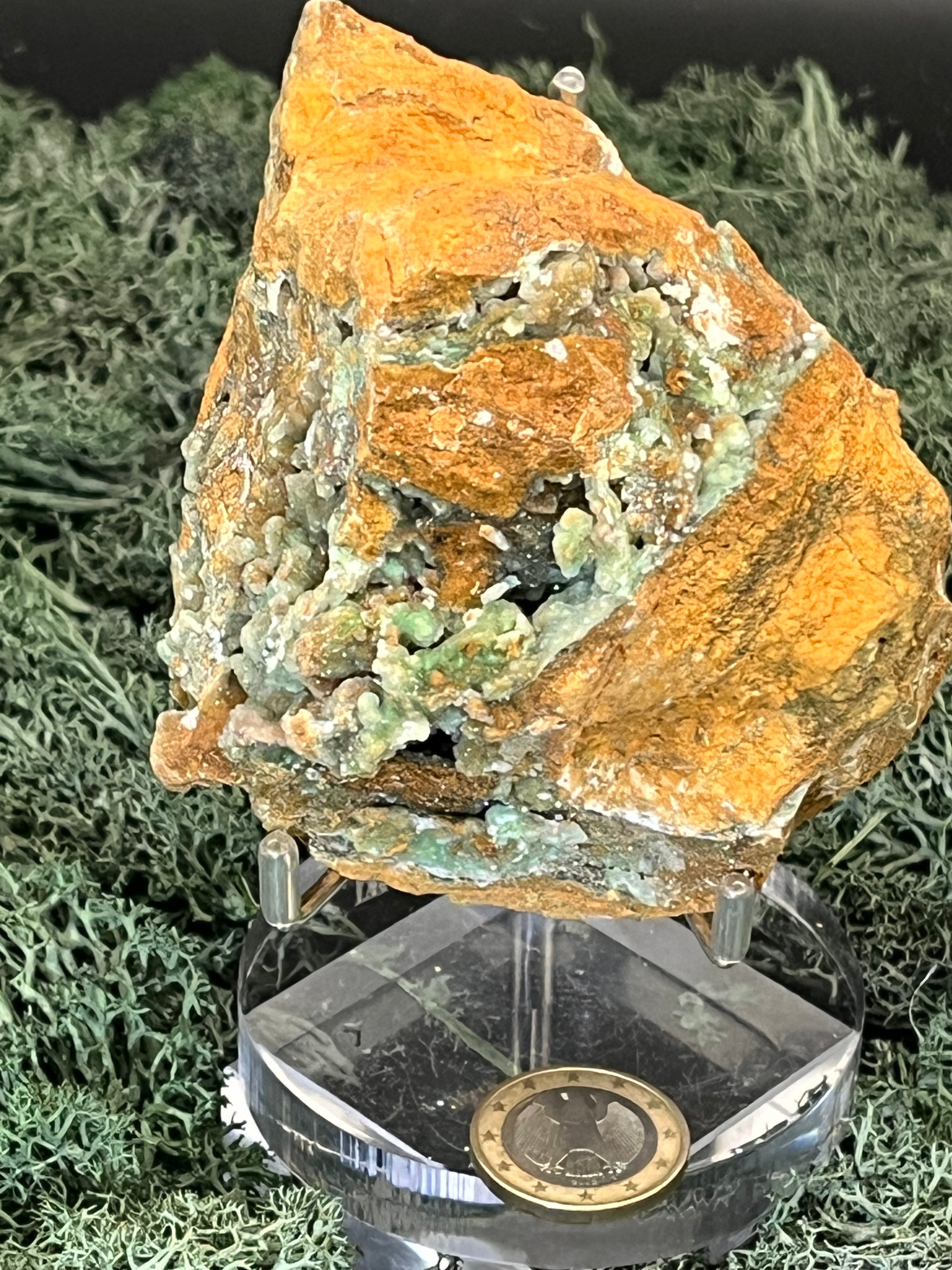 Smithsonit aus Indonesien (266g) - Handstufe - glitzende grüne Kristalle  in Trauenform mit Druzys - crystal paradise