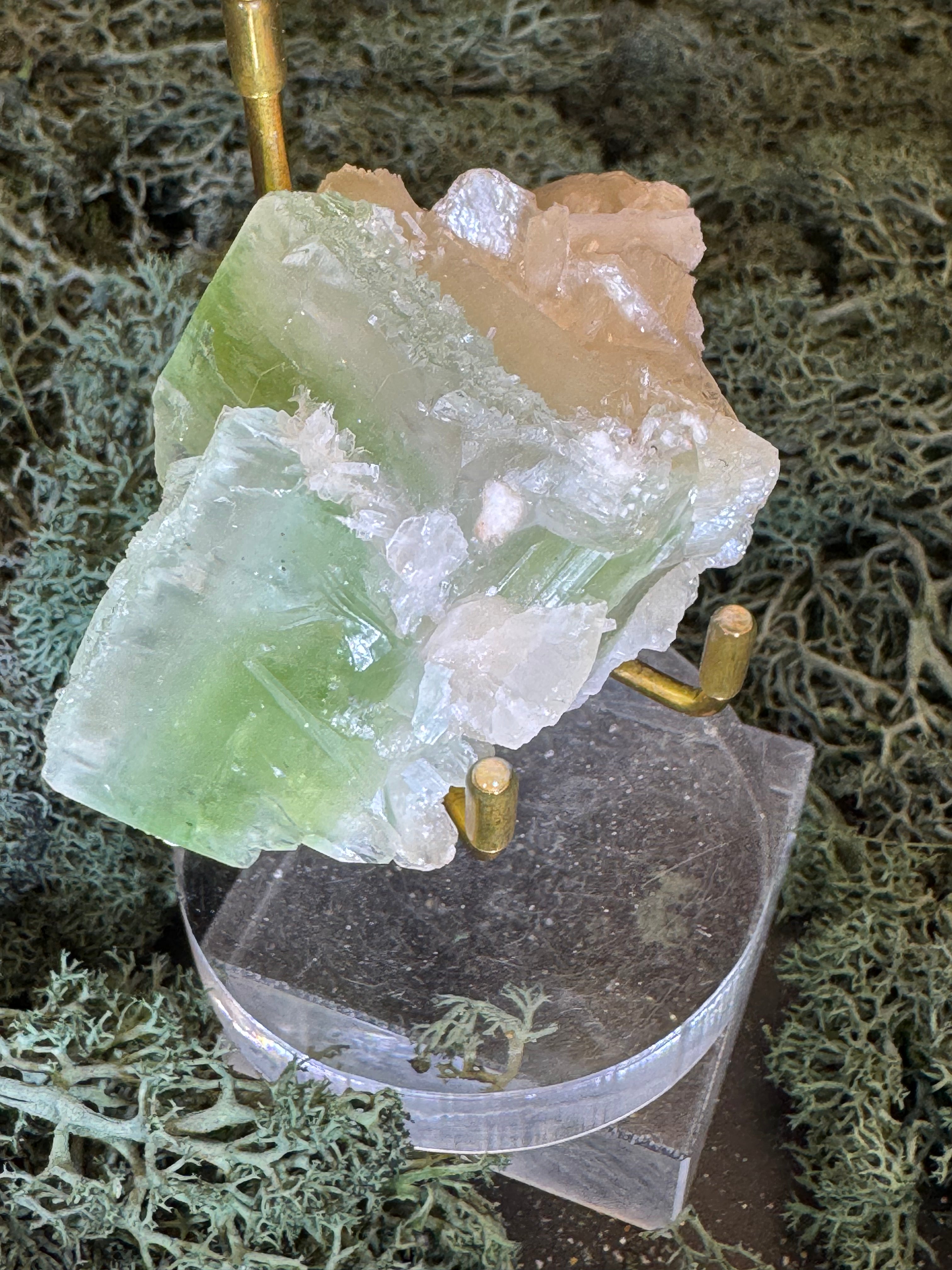 Grüner Apophyllit mit Stilbit Cluster aus Maharashtra, Nashik pune, Indien (103g) - intensives grün - crystal paradise