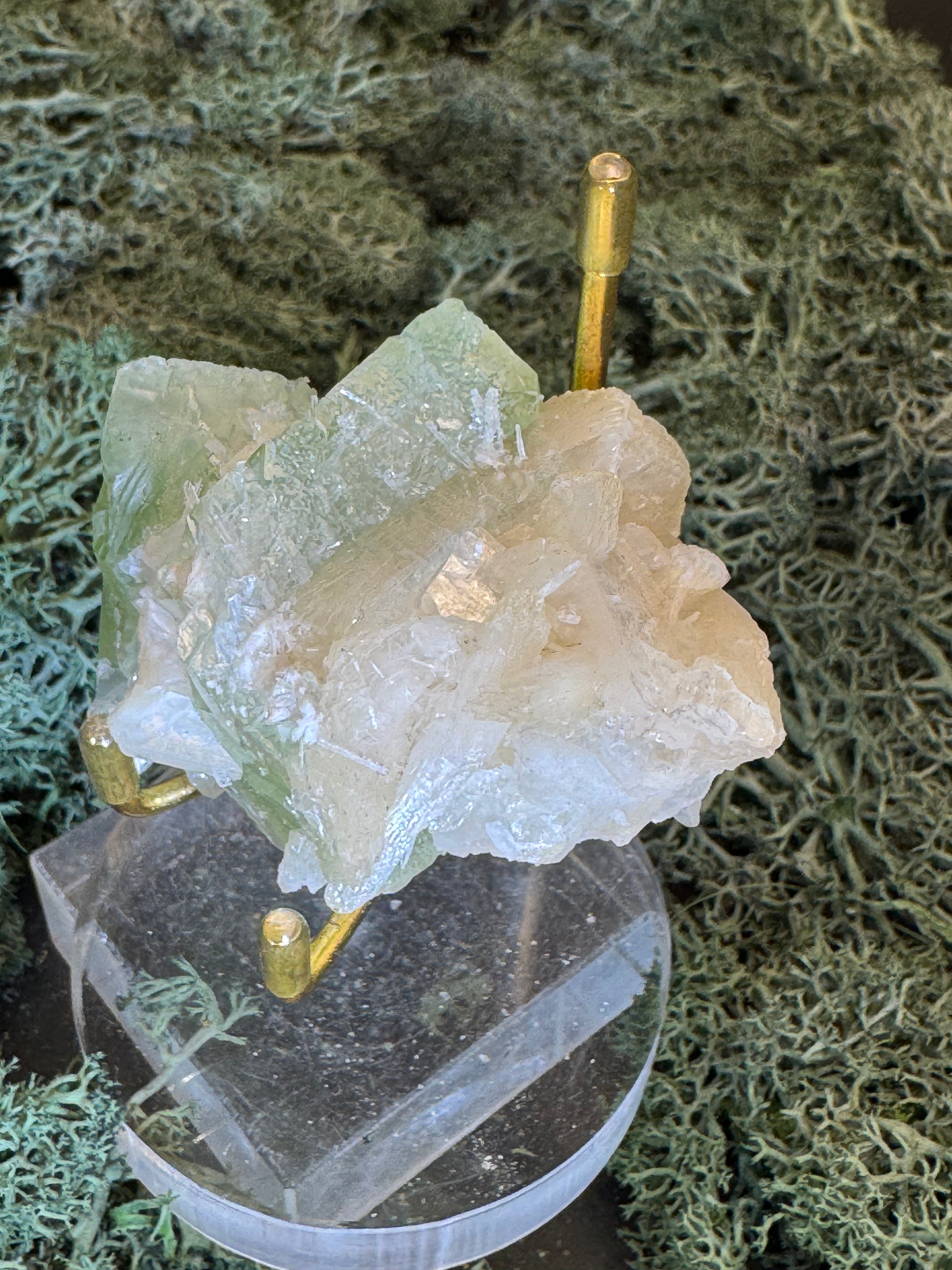 Grüner Apophyllit mit Stilbit Cluster aus Maharashtra, Nashik pune, Indien (103g) - intensives grün - crystal paradise