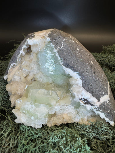 Grüner Apophyllit mit Stilbit Cluster aus Maharashtra, Nashik pune, Indien (1522g) - Geodenform