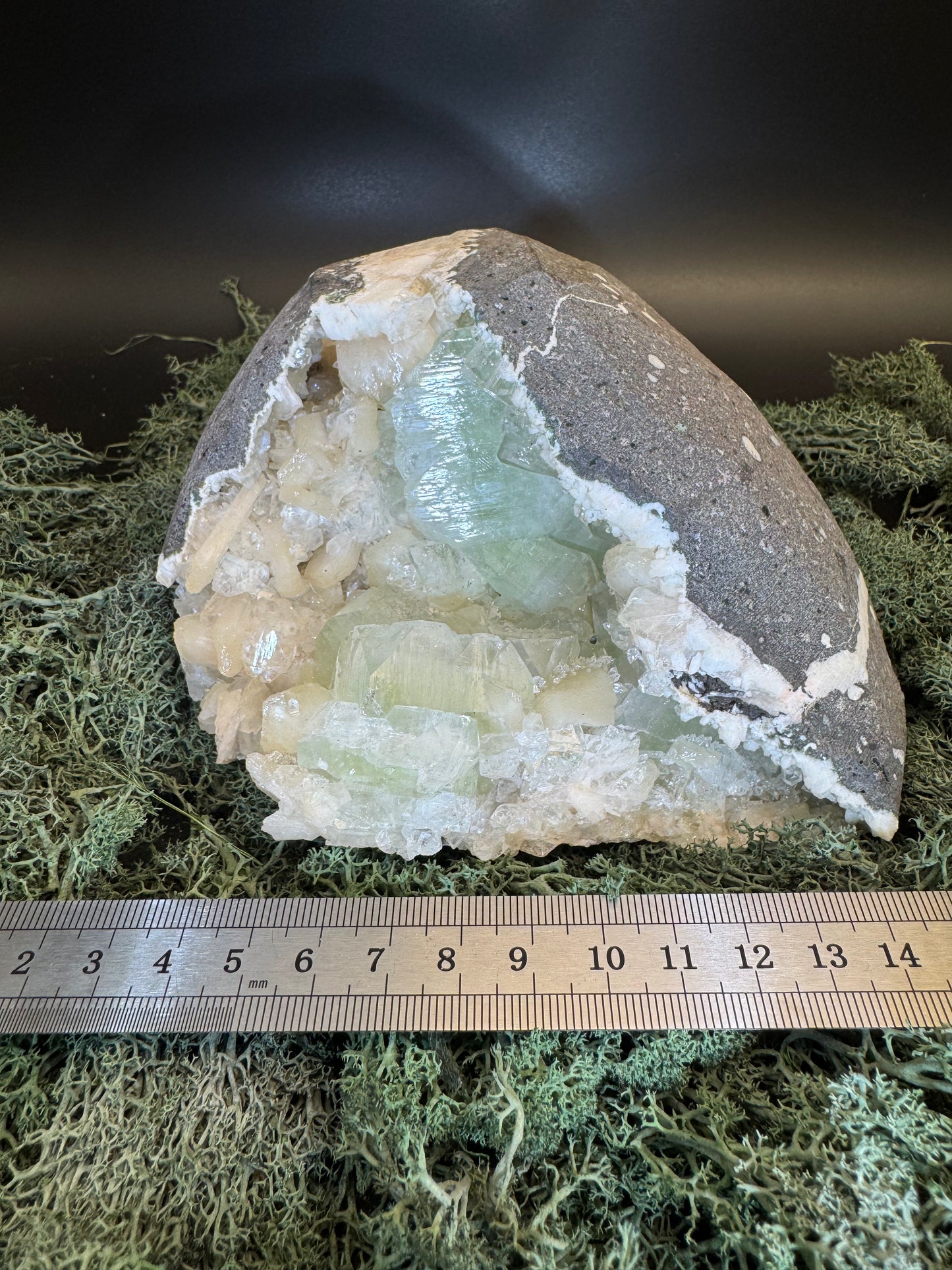 Grüner Apophyllit mit Stilbit Cluster aus Maharashtra, Nashik pune, Indien (1522g) - Geodenform