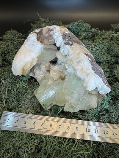 Grüner Apophyllit mit Stilbit Cluster aus Maharashtra, Nashik pune, Indien (1412g) - Geodenform