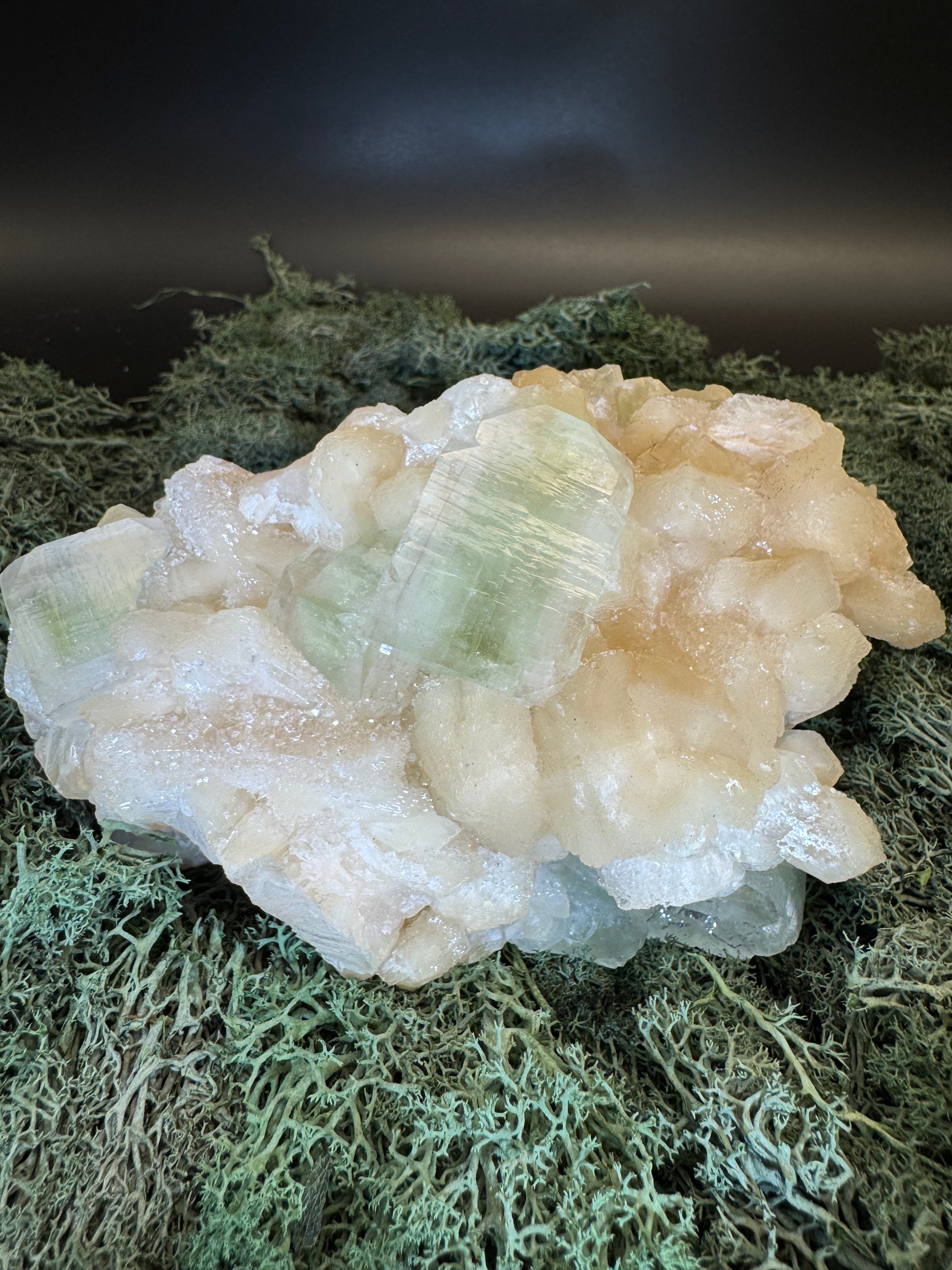 Grüner Apophyllit mit Stilbit Cluster aus Maharashtra, Nashik pune, Indien (736g) - viel Stilbit - crystal paradise