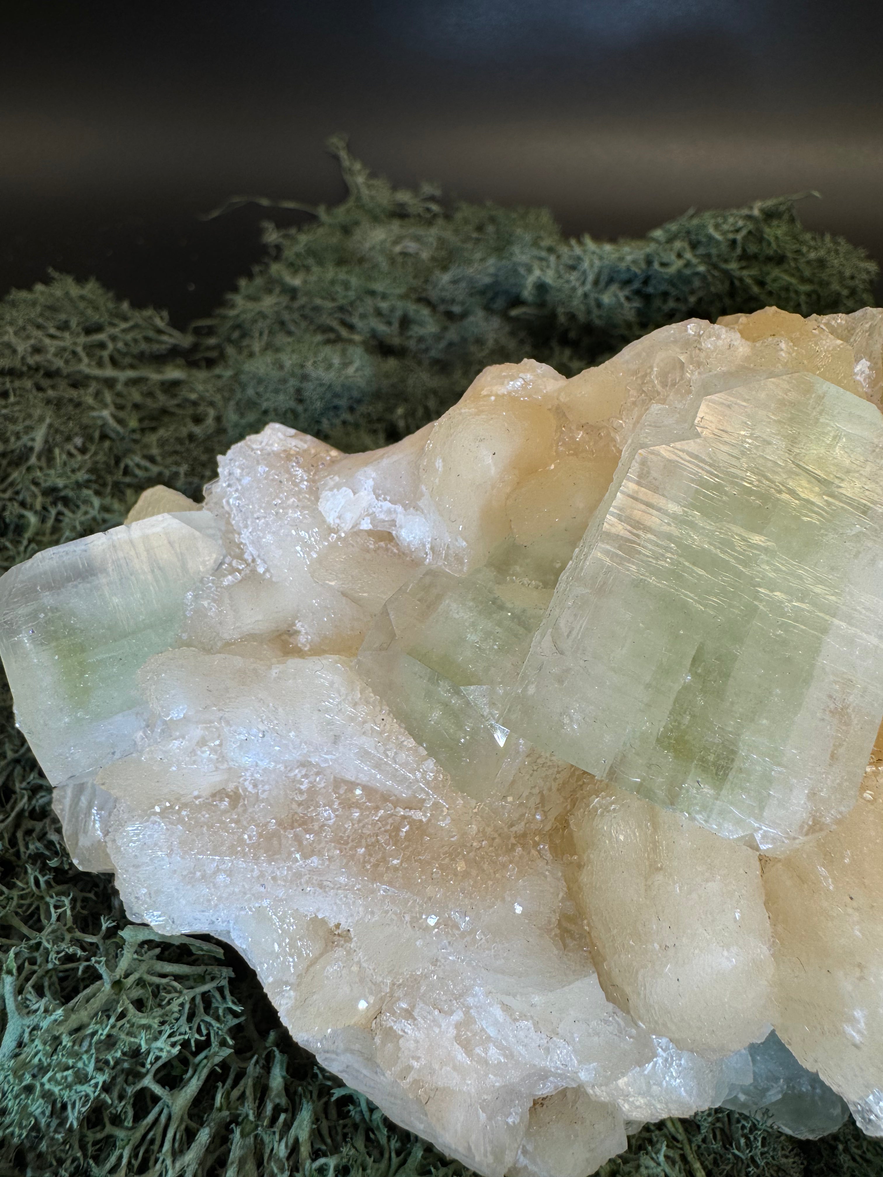 Grüner Apophyllit mit Stilbit Cluster aus Maharashtra, Nashik pune, Indien (736g) - viel Stilbit - crystal paradise