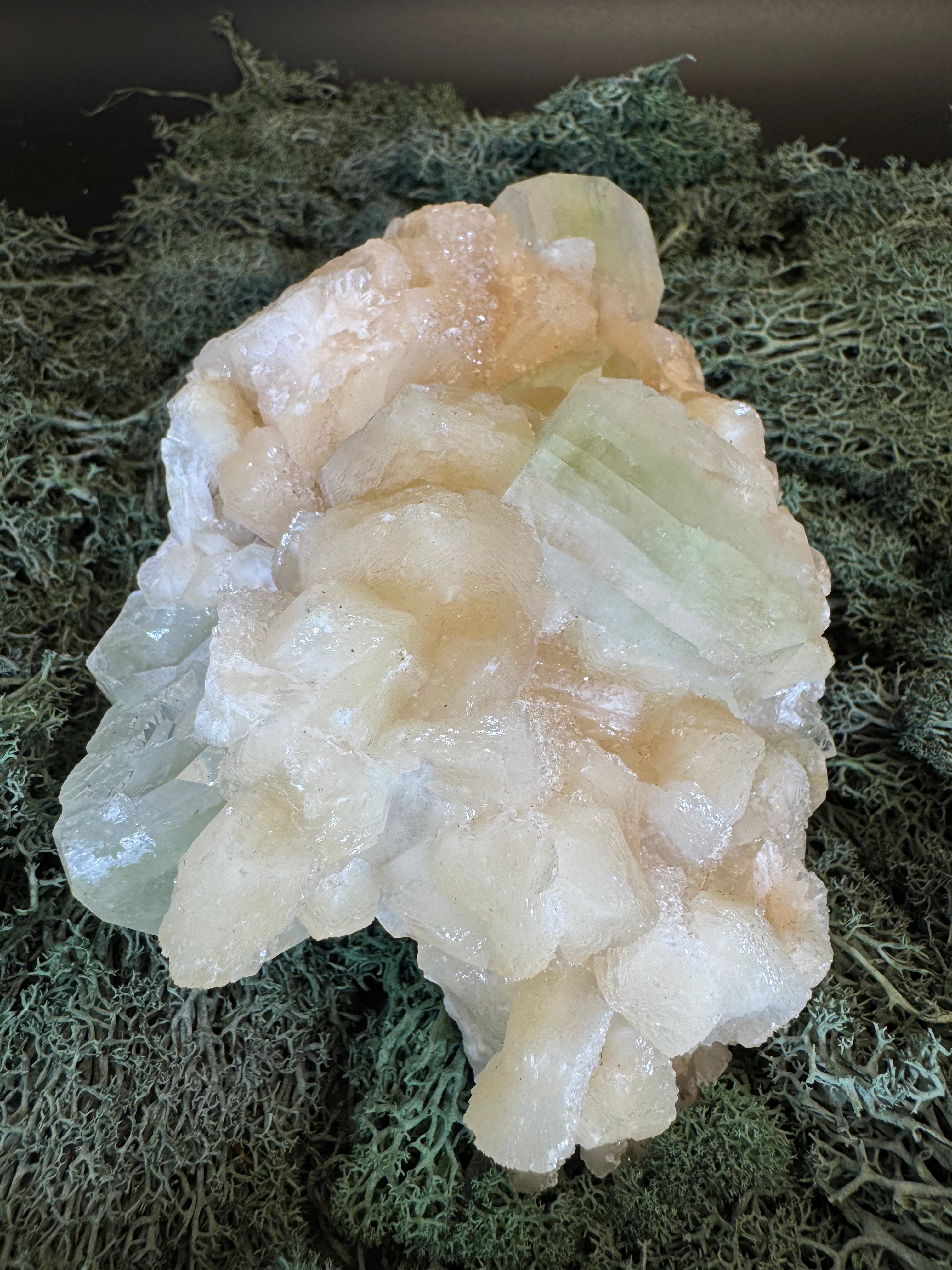 Grüner Apophyllit mit Stilbit Cluster aus Maharashtra, Nashik pune, Indien (736g) - viel Stilbit - crystal paradise