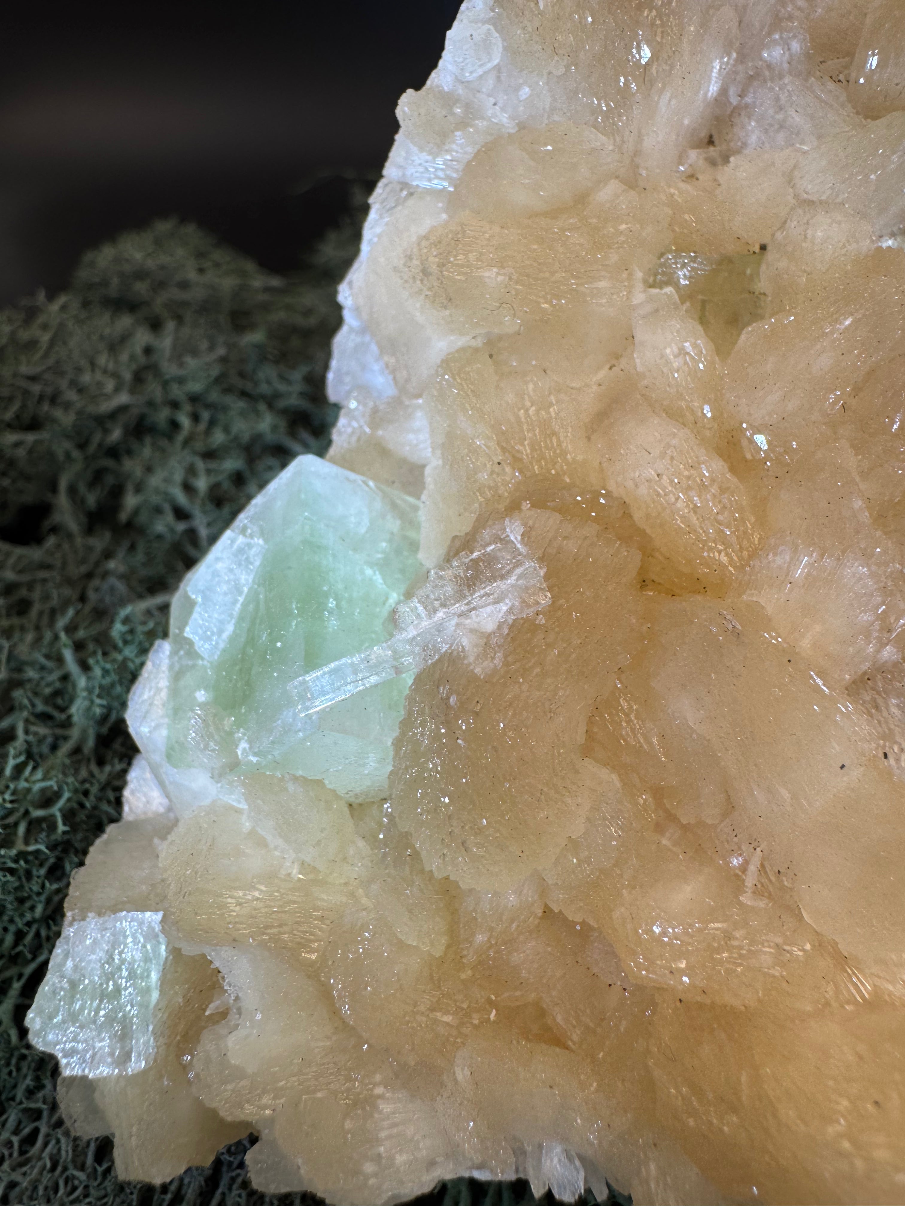 Grüner Apophyllit mit Stilbit Cluster aus Maharashtra, Nashik pune, Indien (966g) - crystal paradise