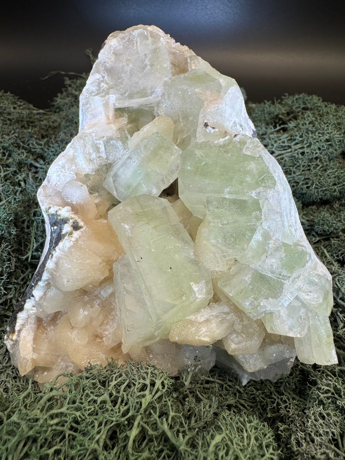 Grüner Apophyllit mit Stilbit Cluster aus Maharashtra, Nashik pune, Indien (1063g) - große Kristalle