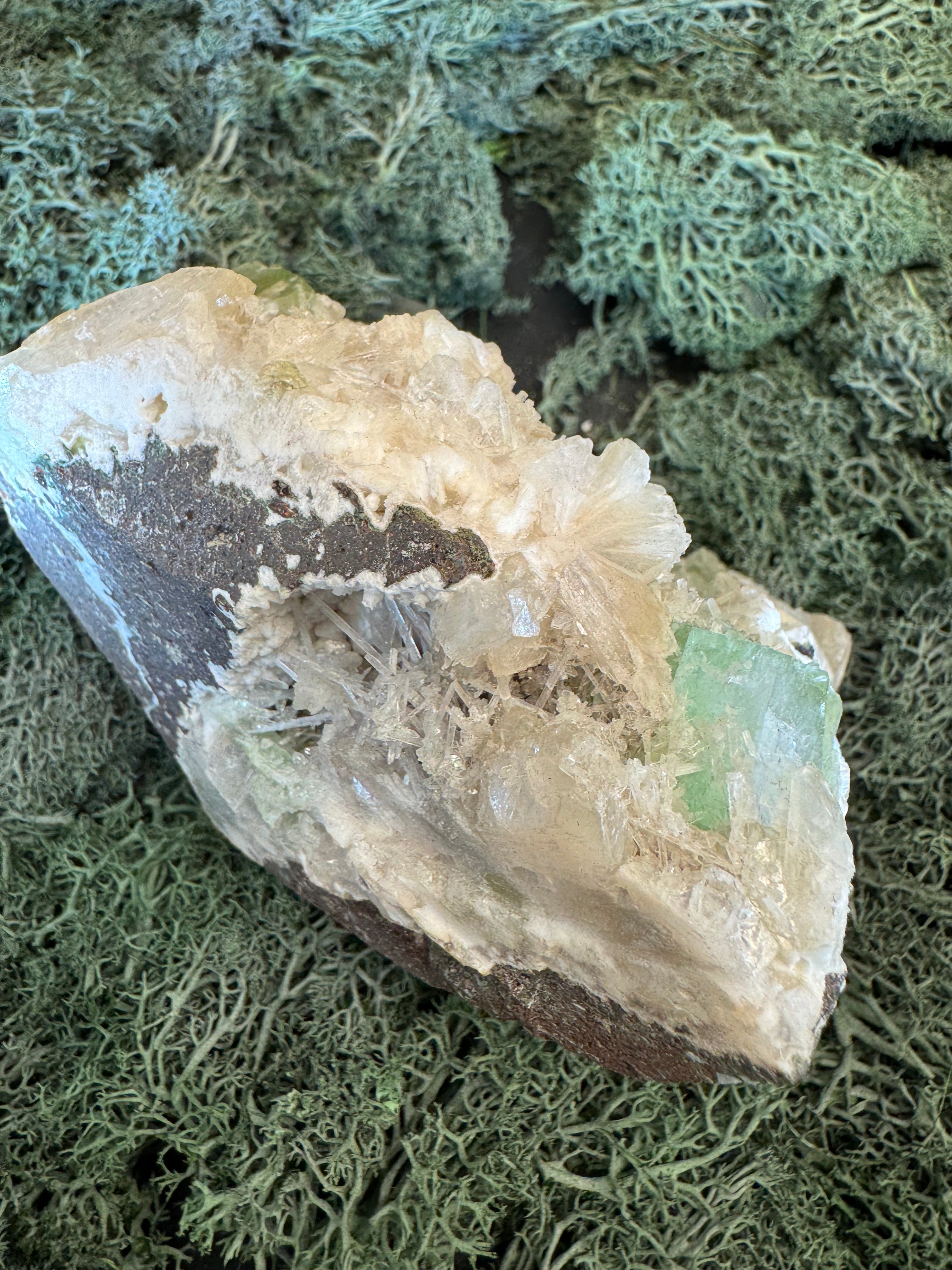 Grüner Apophyllit mit Stilbit Cluster mit Hevlandit aus Maharashtra, Nashik pune, Indien (948g) - große Kristalle (Kopie) - crystal paradise