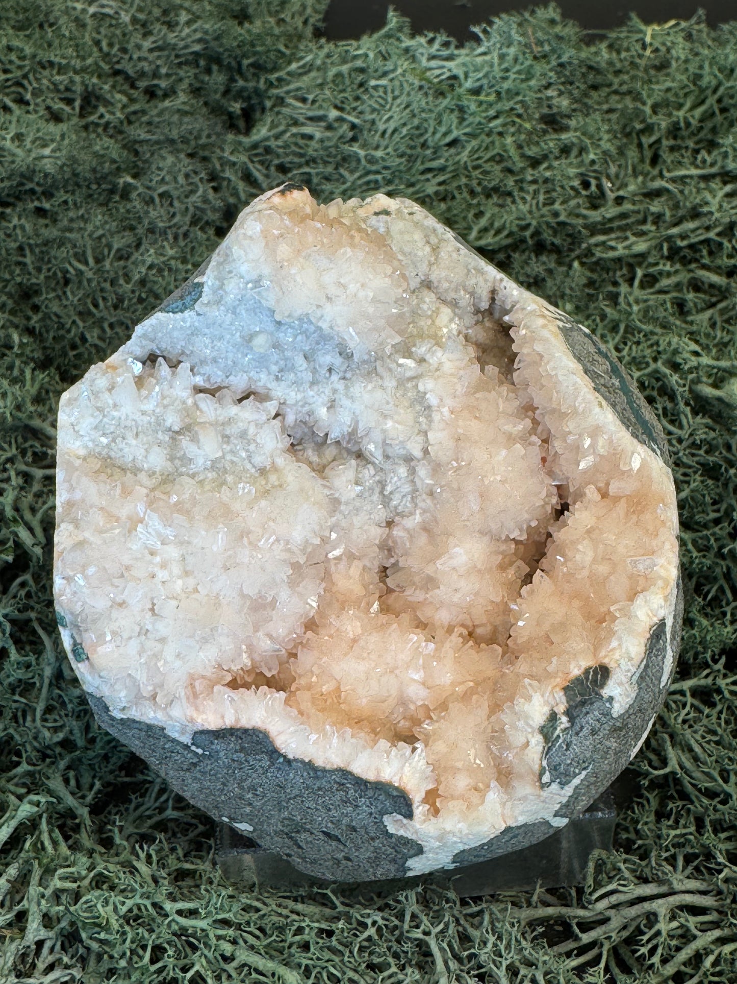 Heulandit / Euzeolit Geode aus Maharashtra, Nashik pune, Indien (337g)