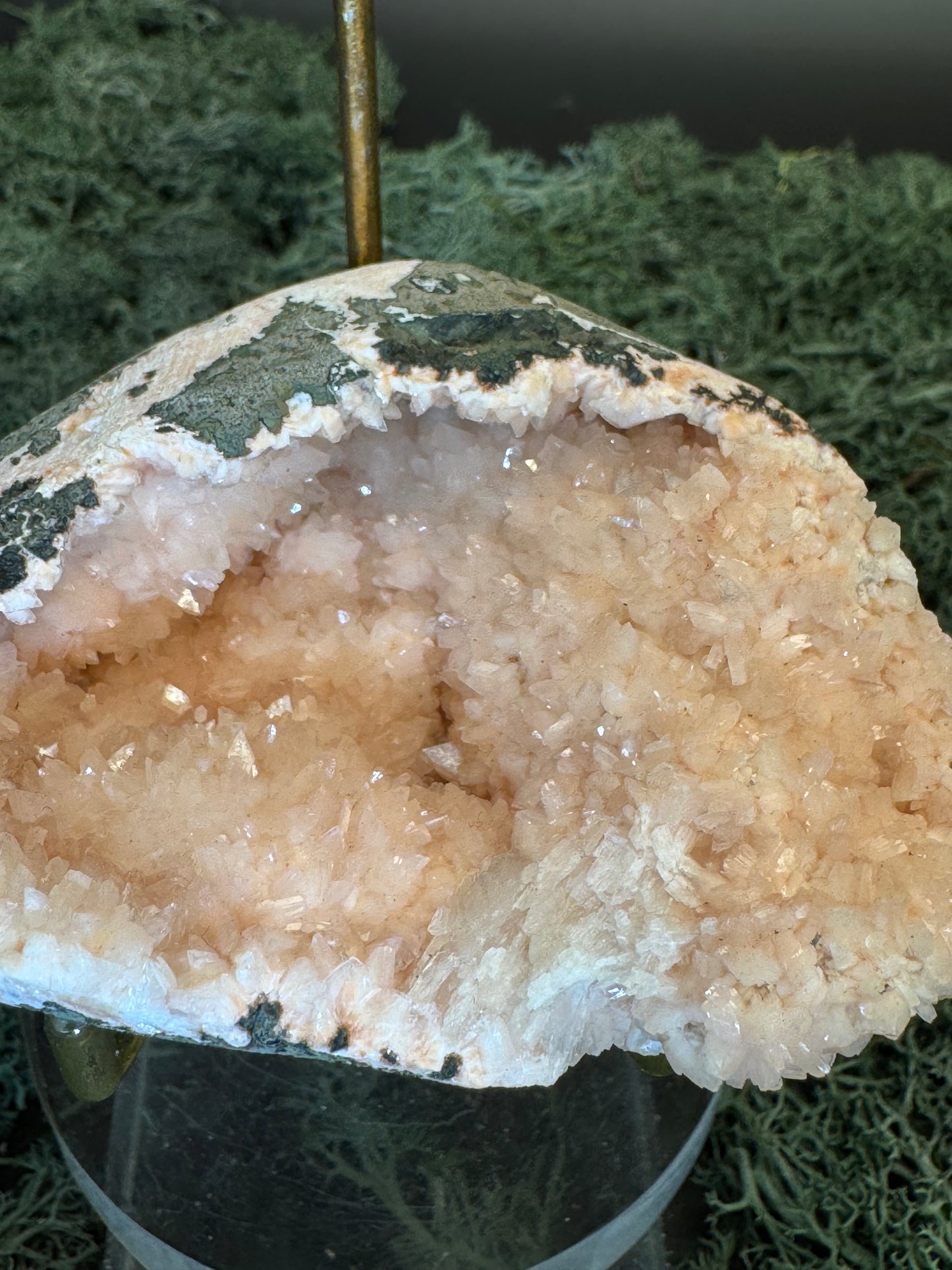 Heulandit / Euzeolit Geode aus Maharashtra, Nashik pune, Indien (172g)