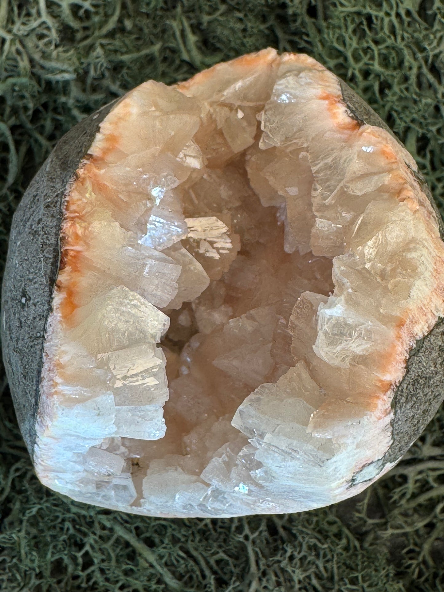 Heulandit / Euzeolit Geode mit Stilbit aus Maharashtra, Nashik pune, Indien (288g)