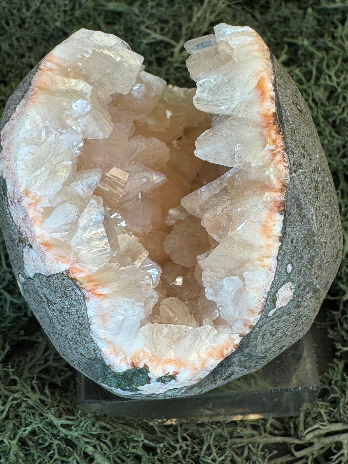 Heulandit / Euzeolit Geode mit Stilbit aus Maharashtra, Nashik pune, Indien (288g)