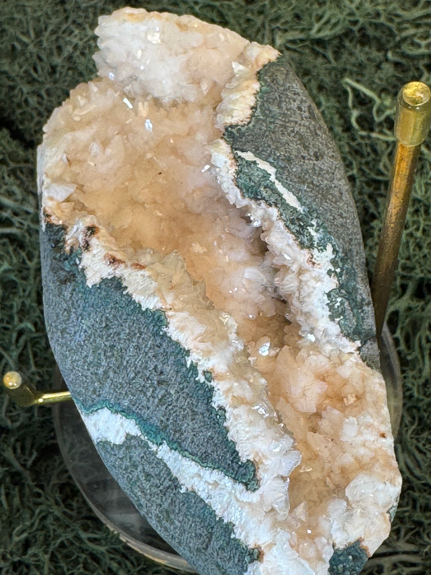 Heulandit / Euzeolit Geode aus Maharashtra, Nashik pune, Indien (231g)