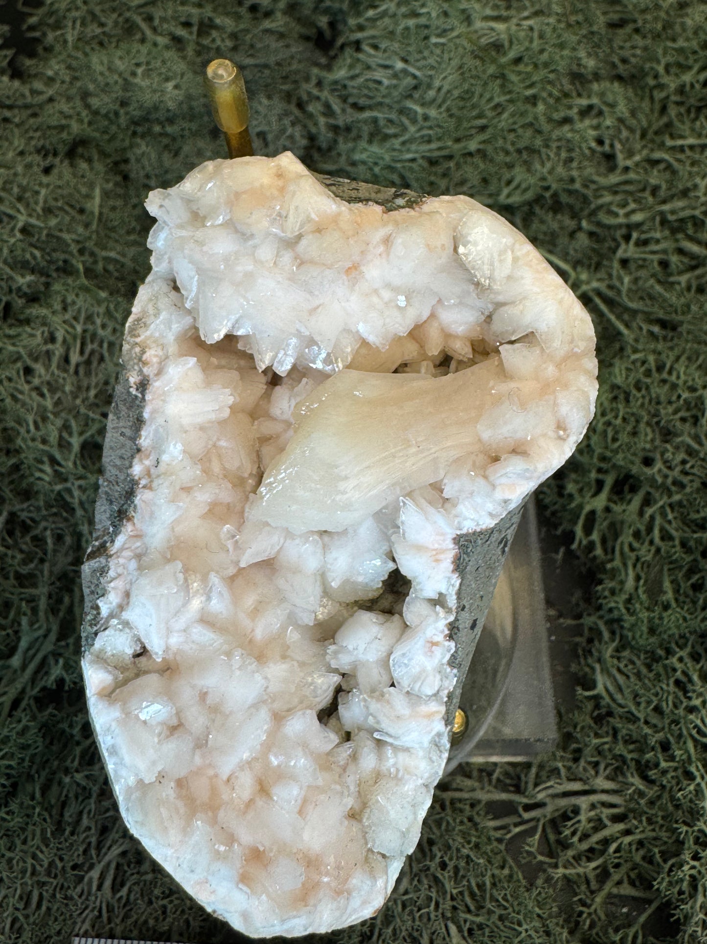 Heulandit / Euzeolit Geode mit Stilbit aus Maharashtra, Nashik pune, Indien (248g)