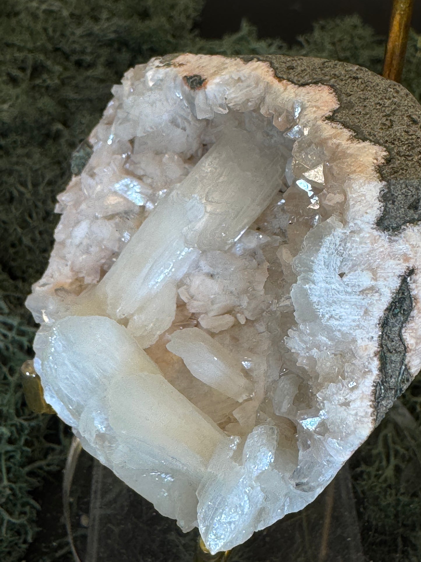 Heulandit / Euzeolit Geode mit Stilbit aus Maharashtra, Nashik pune, Indien (178g)