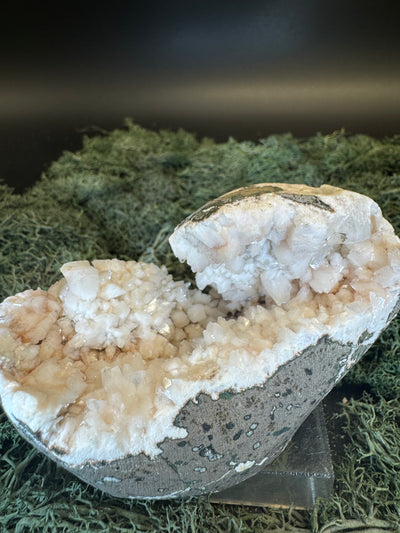 Heulandit / Euzeolit Geode aus Maharashtra, Nashik pune, Indien (260g)