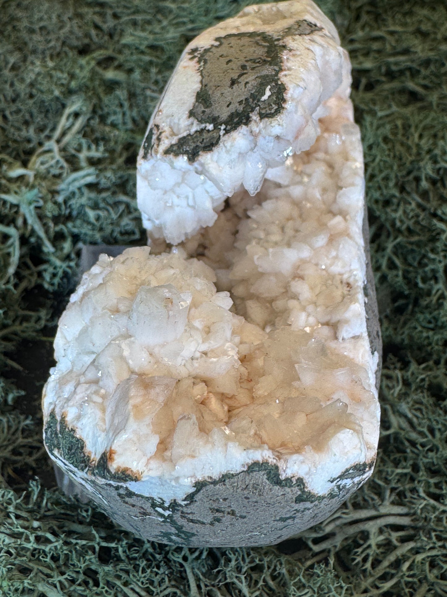 Heulandit / Euzeolit Geode aus Maharashtra, Nashik pune, Indien (260g)