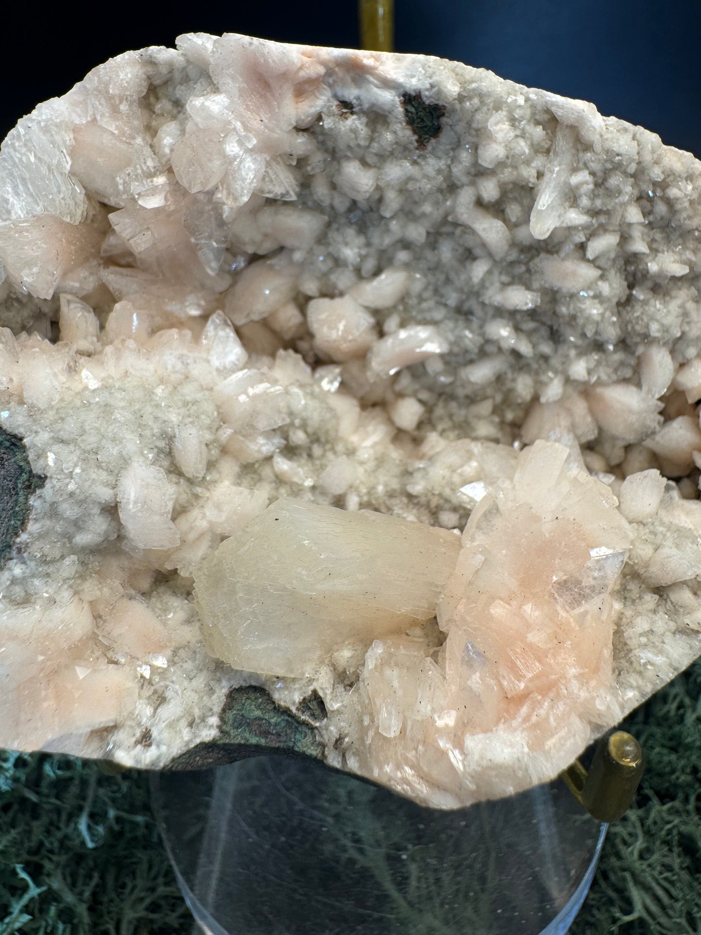 Heulandit / Euzeolit Geode mit Stilbit aus Maharashtra, Nashik pune, Indien (273g)