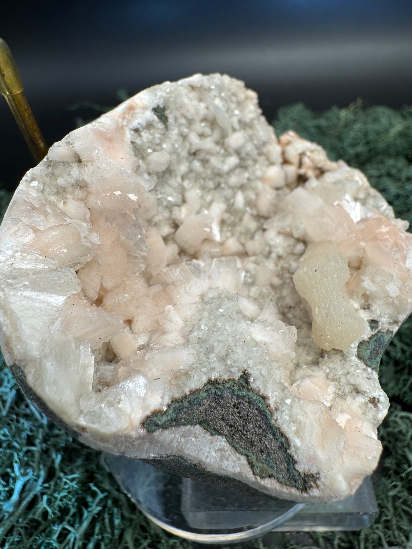 Heulandit / Euzeolit Geode mit Stilbit aus Maharashtra, Nashik pune, Indien (273g)