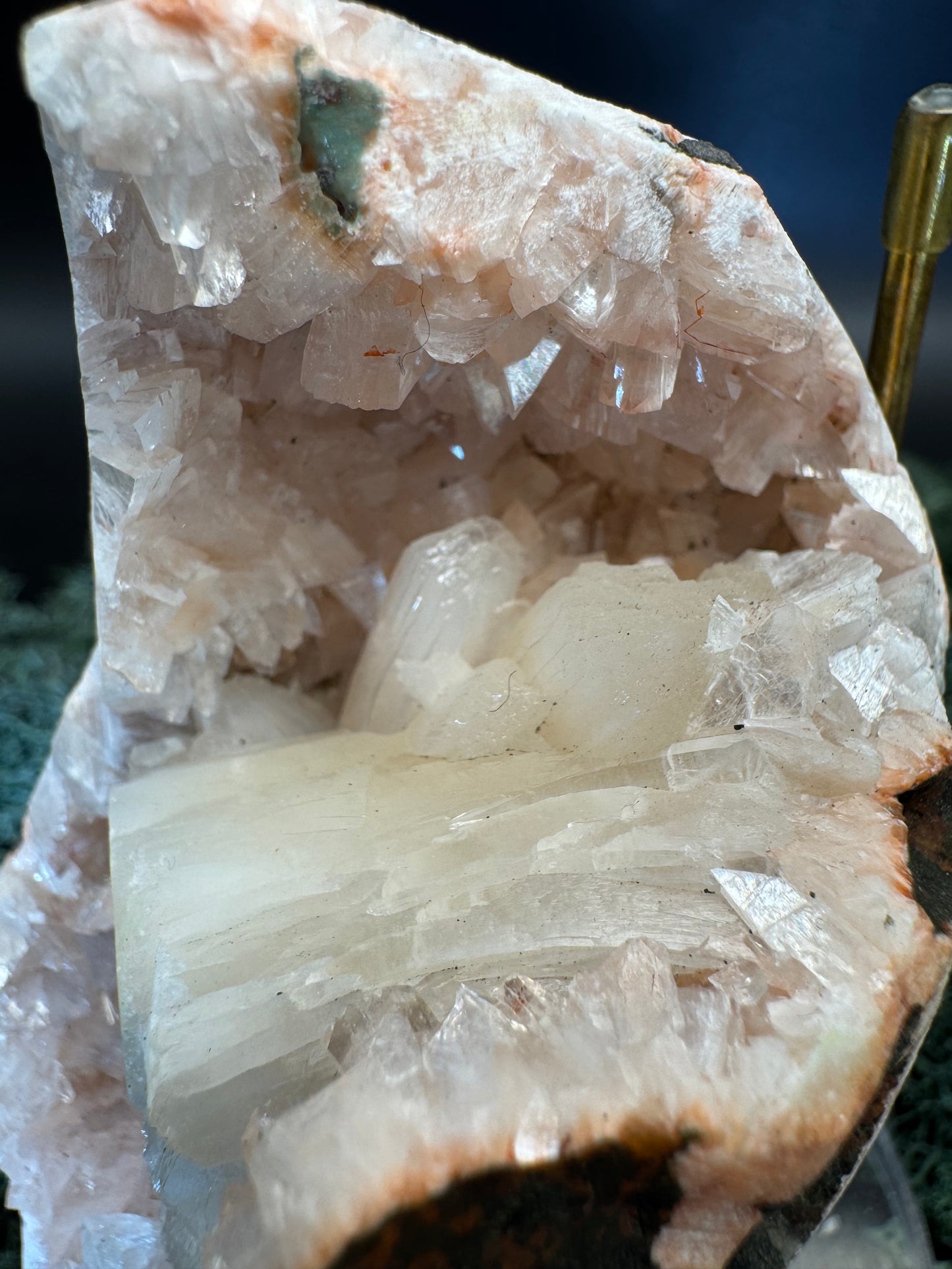 Heulandit / Euzeolit Geode mit Stilbit aus Maharashtra, Nashik pune, Indien (256g)