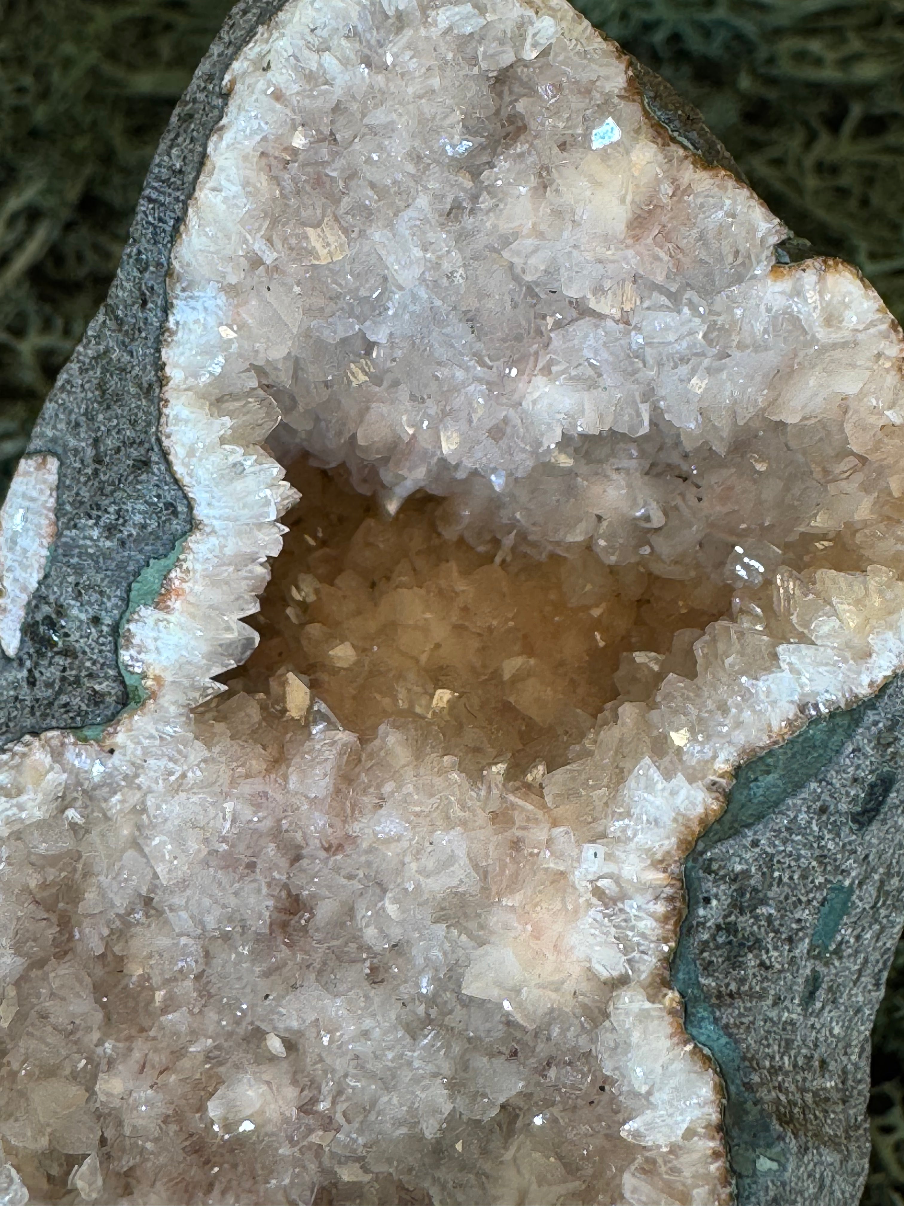 Heulandit / Euzeolit Geode aus Maharashtra, Nashik pune, Indien (120g) - crystal paradise