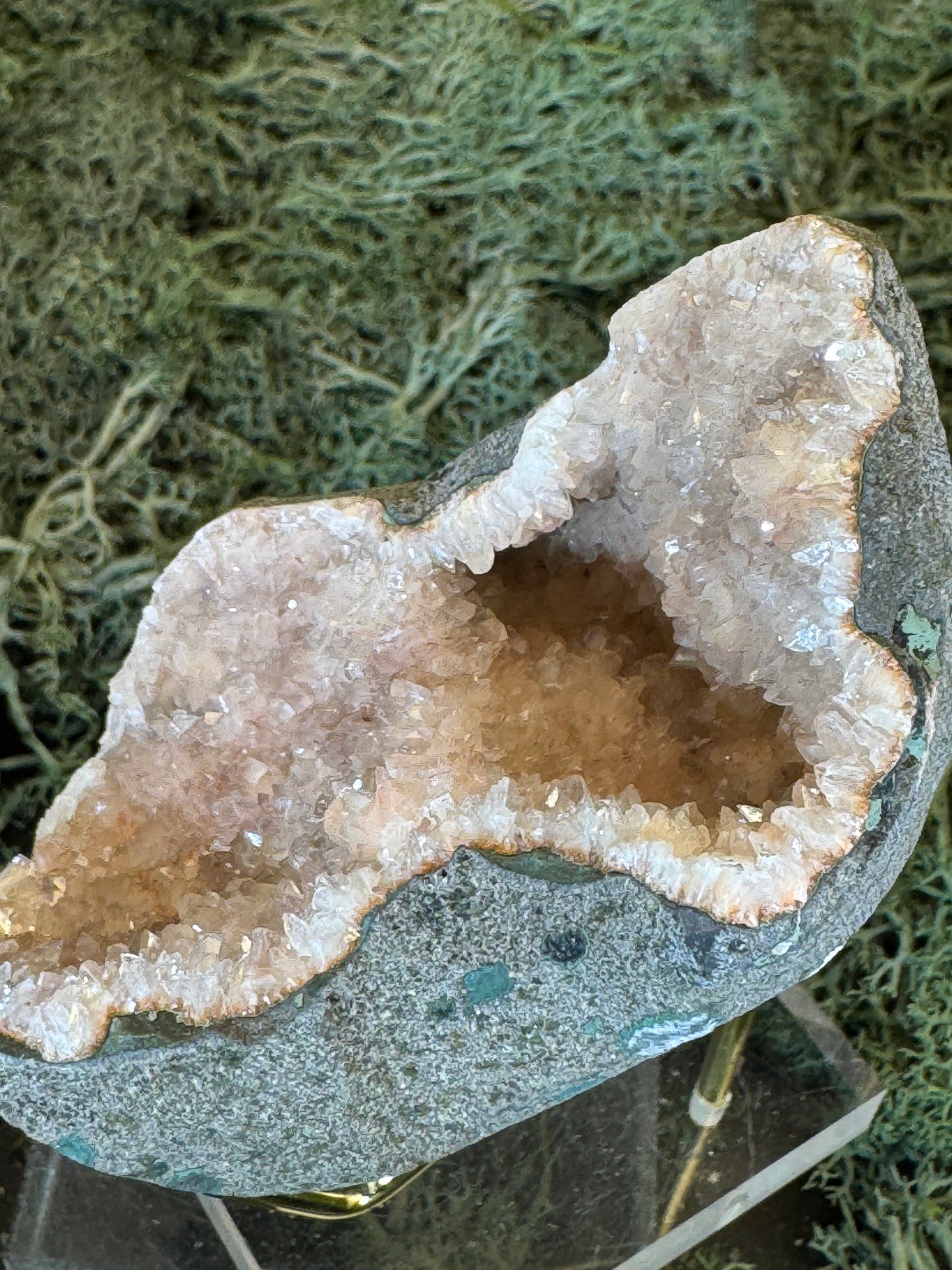 Heulandit / Euzeolit Geode aus Maharashtra, Nashik pune, Indien (120g)