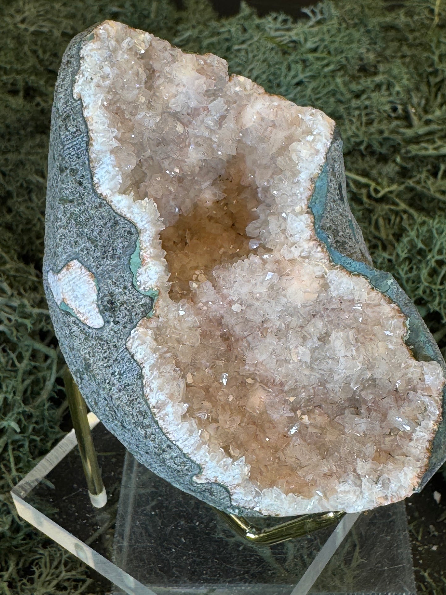 Heulandit / Euzeolit Geode aus Maharashtra, Nashik pune, Indien (120g)