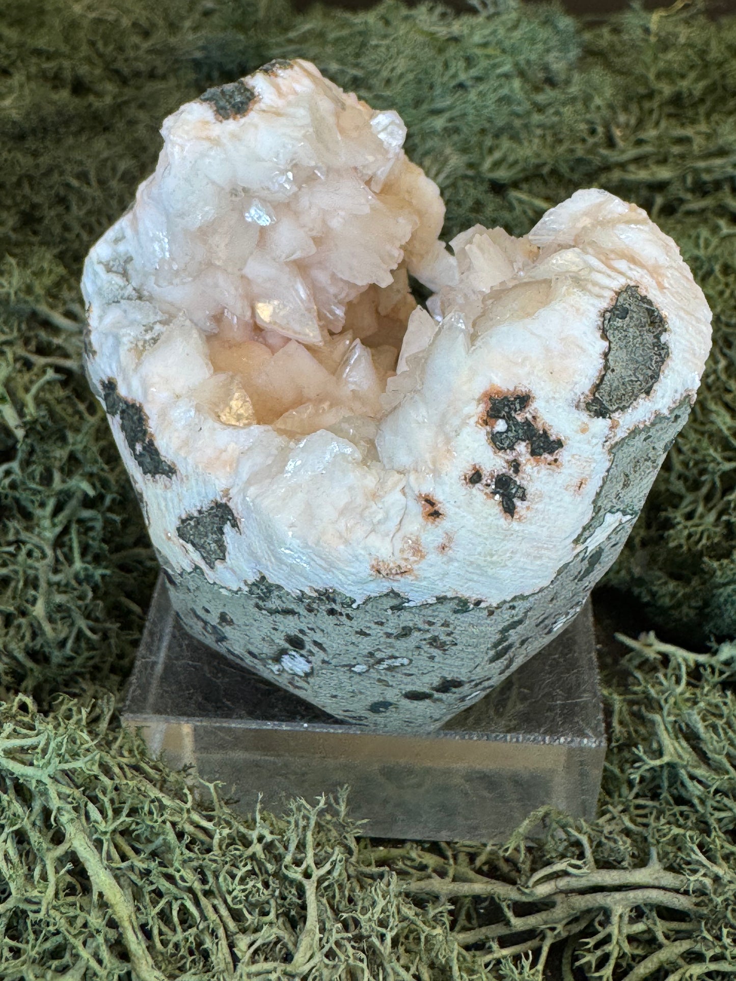 Heulandit / Euzeolit Geode aus Maharashtra, Nashik pune, Indien (197g)