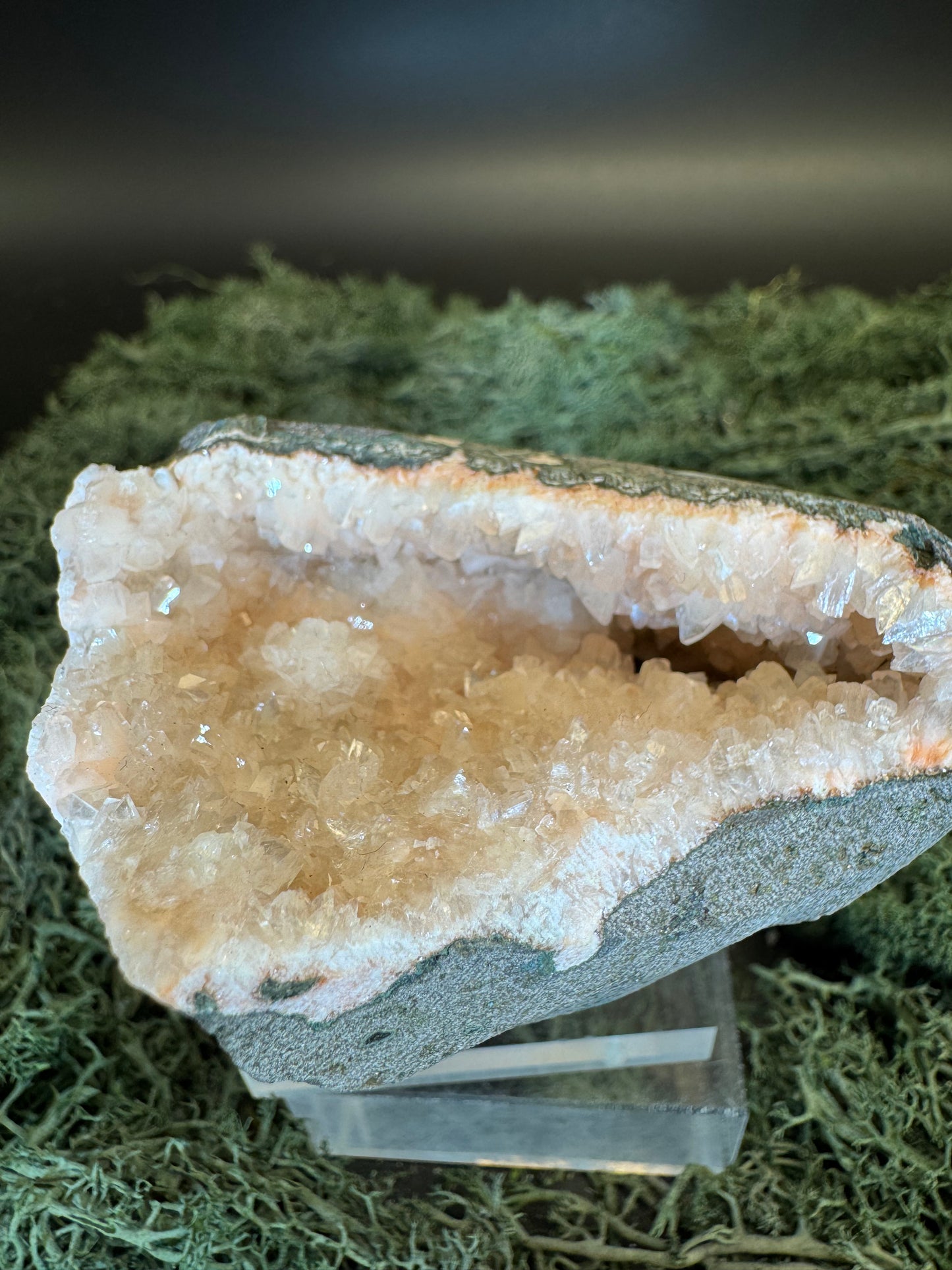 Heulandit / Euzeolit Geode aus Maharashtra, Nashik pune, Indien (165g)