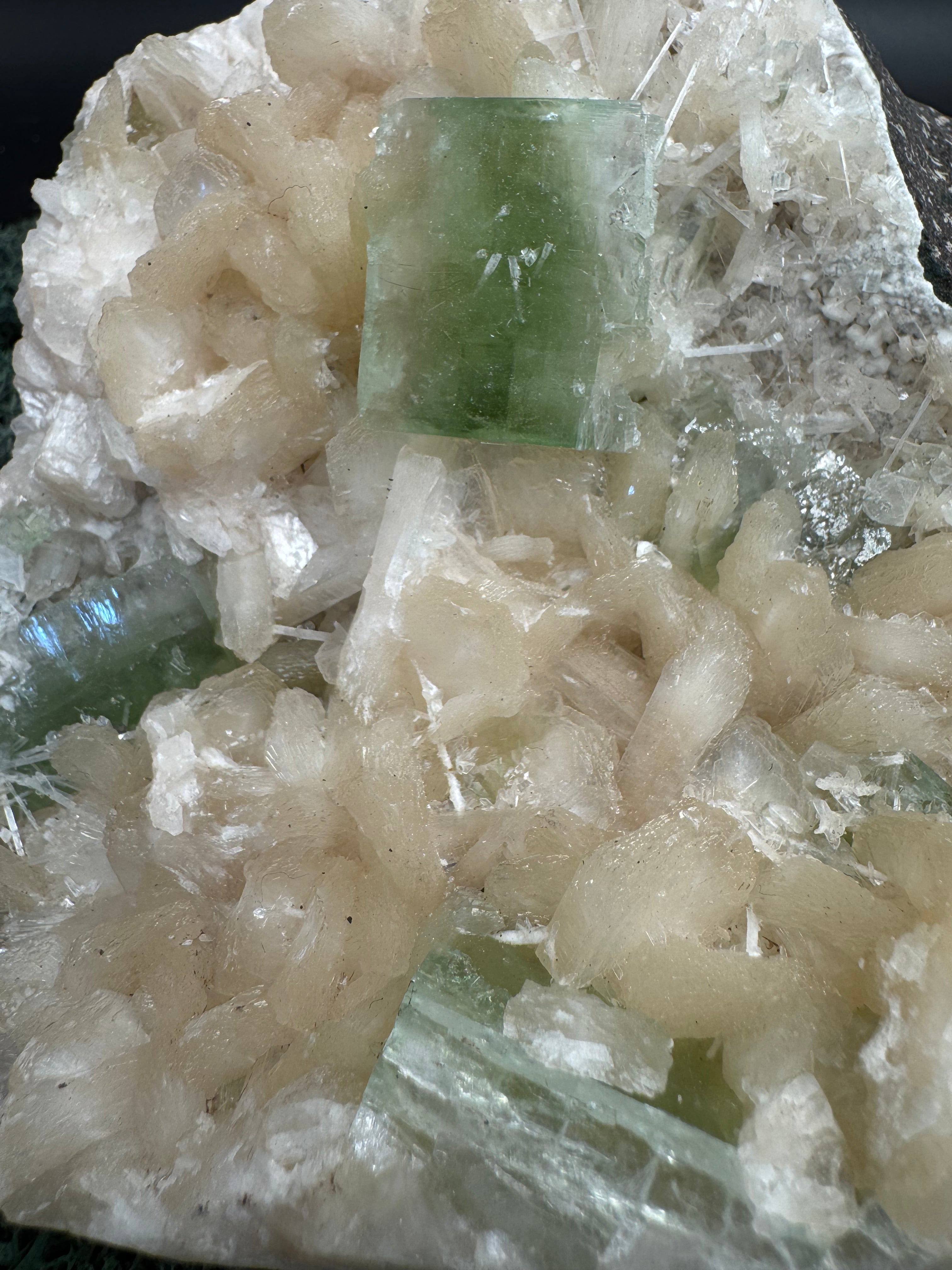 Grüner Apophyllit mit Stilbit XL Cluster aus Maharashtra, Nashik pune, Indien (1969g) - crystal paradise