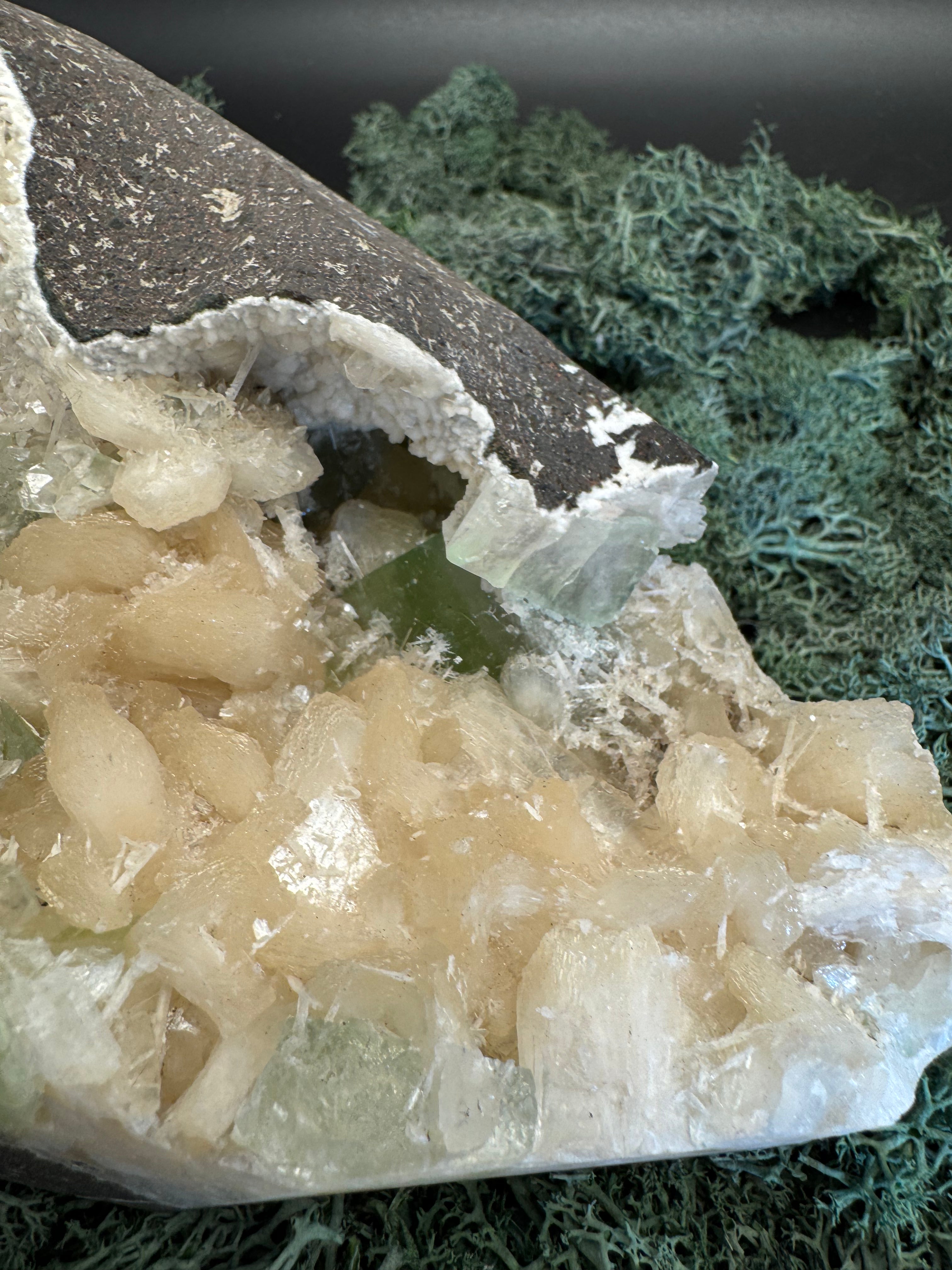 Grüner Apophyllit mit Stilbit XL Cluster aus Maharashtra, Nashik pune, Indien (1969g) - crystal paradise