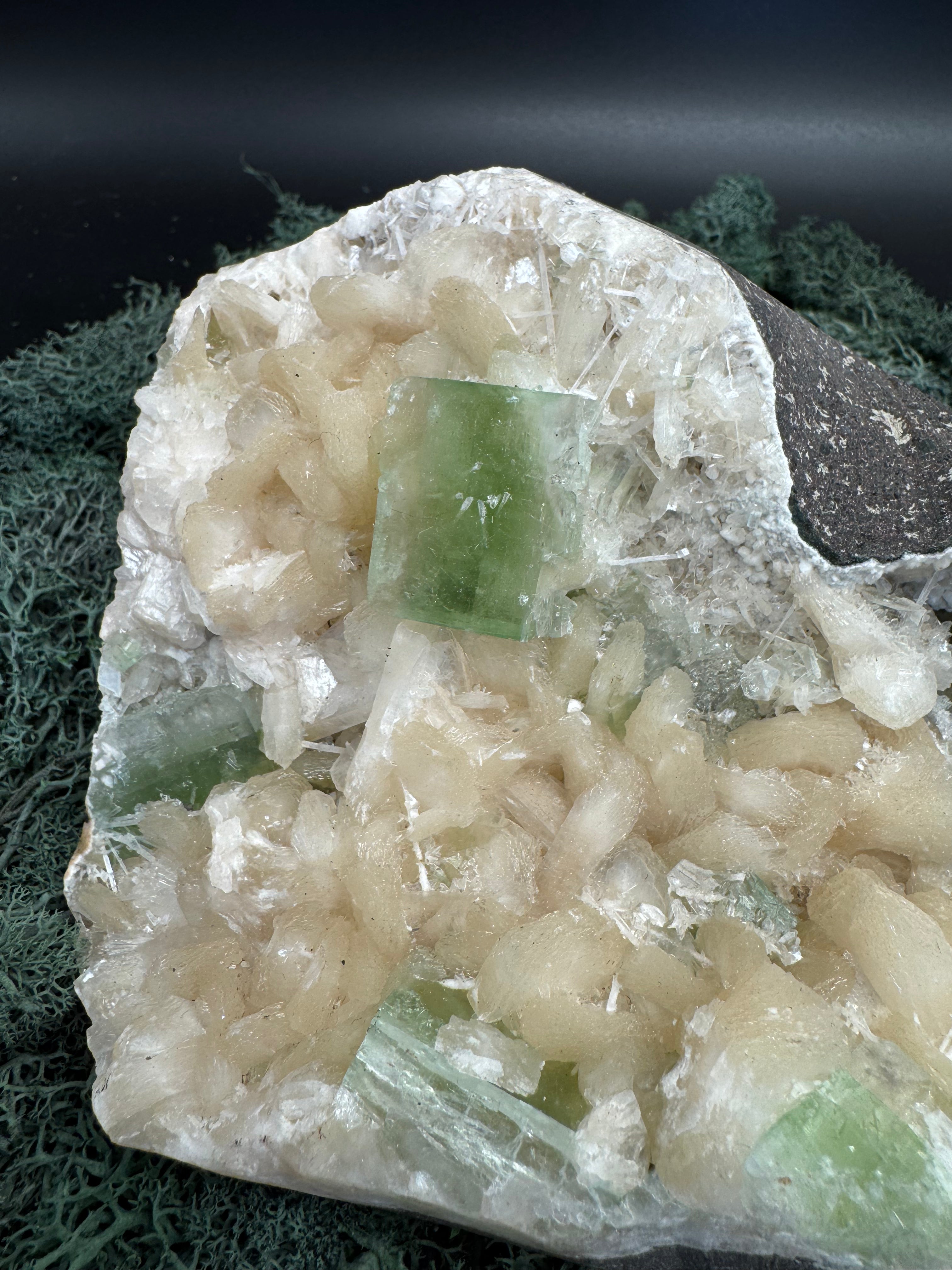 Grüner Apophyllit mit Stilbit XL Cluster aus Maharashtra, Nashik pune, Indien (1969g) - crystal paradise