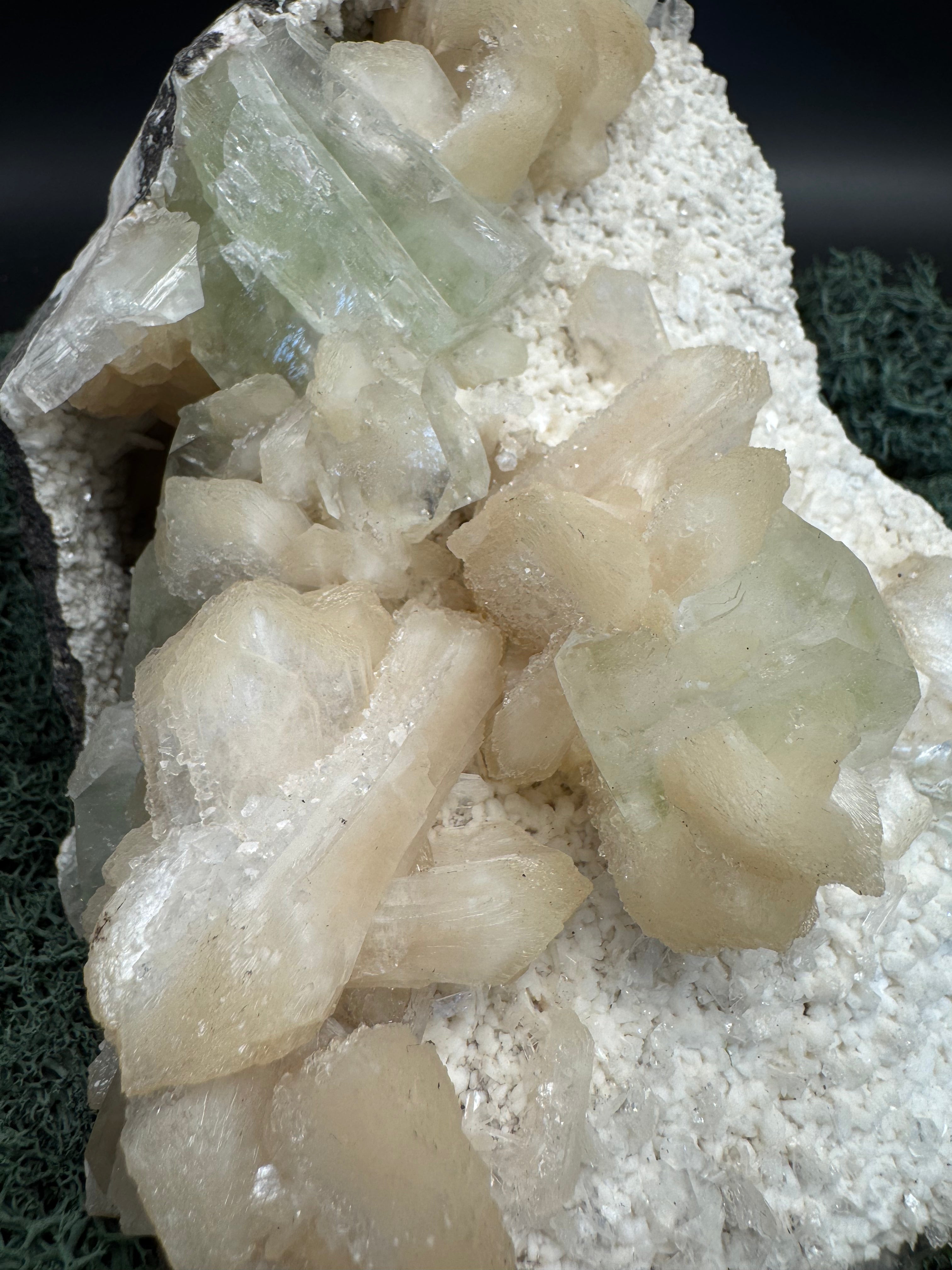 Grüner Apophyllit mit Stilbit XL Cluster aus Maharashtra, Nashik pune, Indien (2160g) - crystal paradise