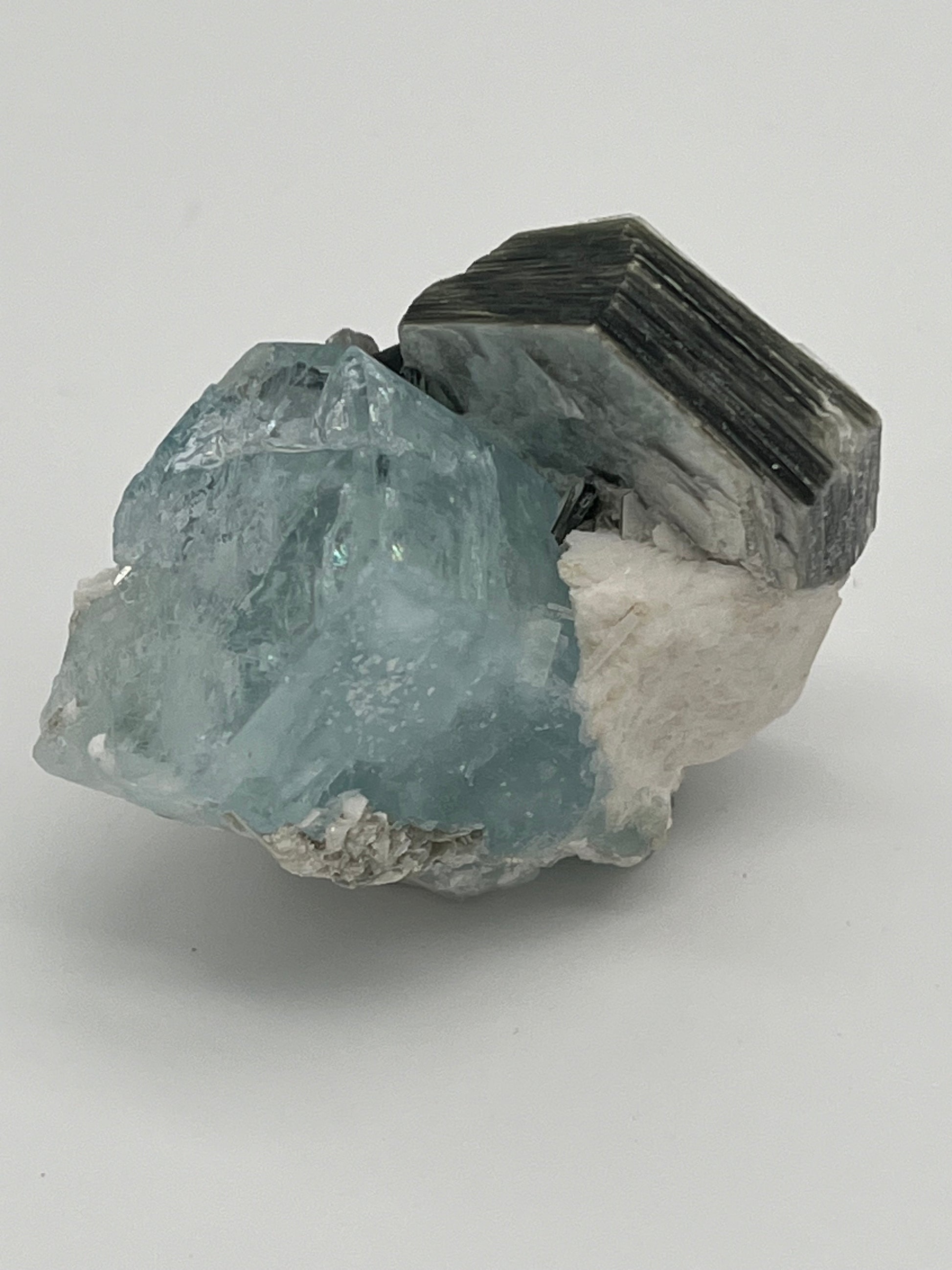 Aquamarin Stufe an Matrix und Quarz aus Pakistan (48g) - crystal paradise