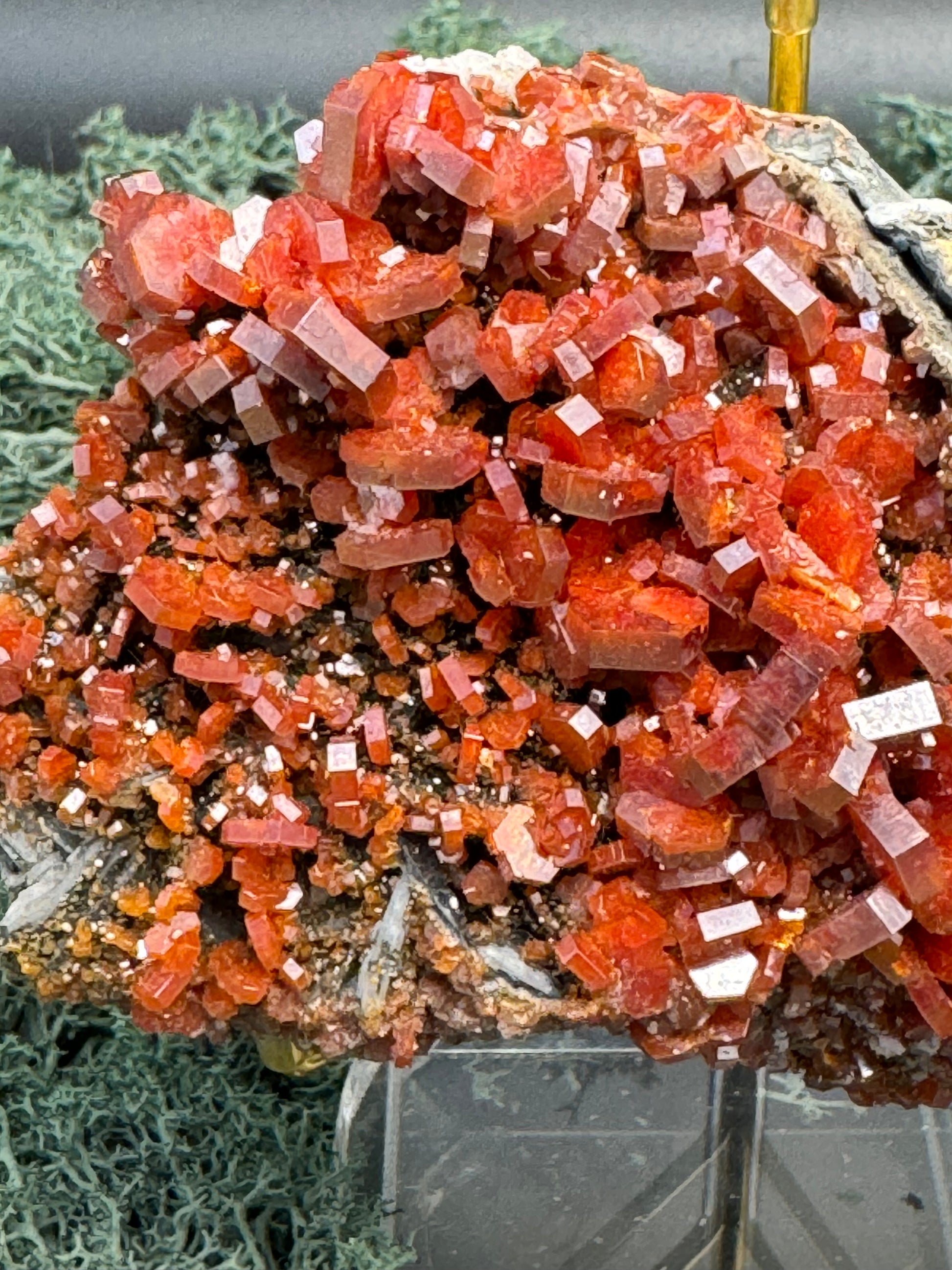 Vanadenit Stufe aus Marokko (490g) - super schöne große rote Kristalle - crystal paradise