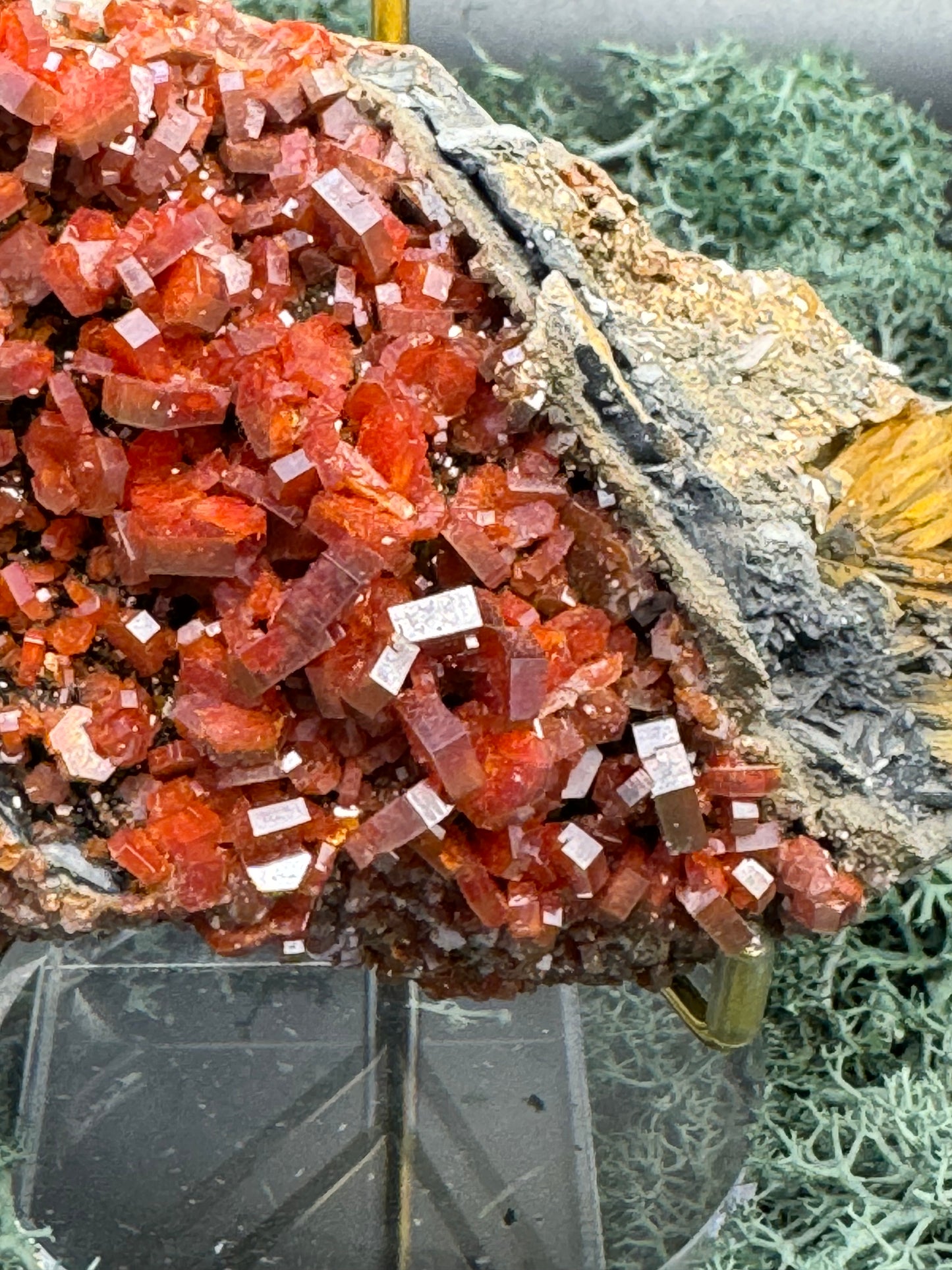 Vanadenit Stufe aus Marokko (490g) - super schöne große rote Kristalle - crystal paradise