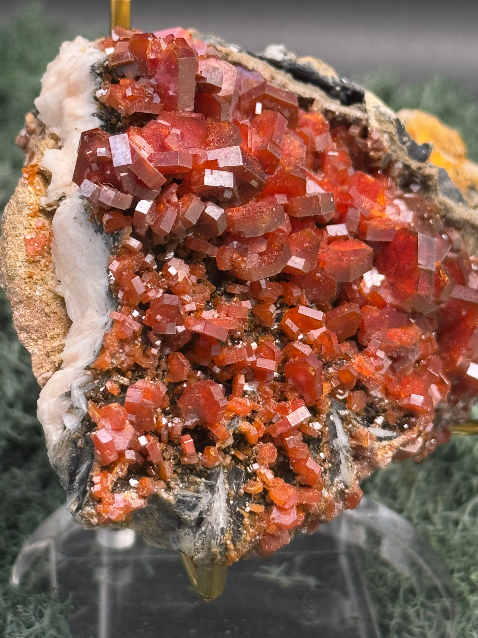 Vanadenit Stufe aus Marokko (490g) - super schöne große rote Kristalle - crystal paradise