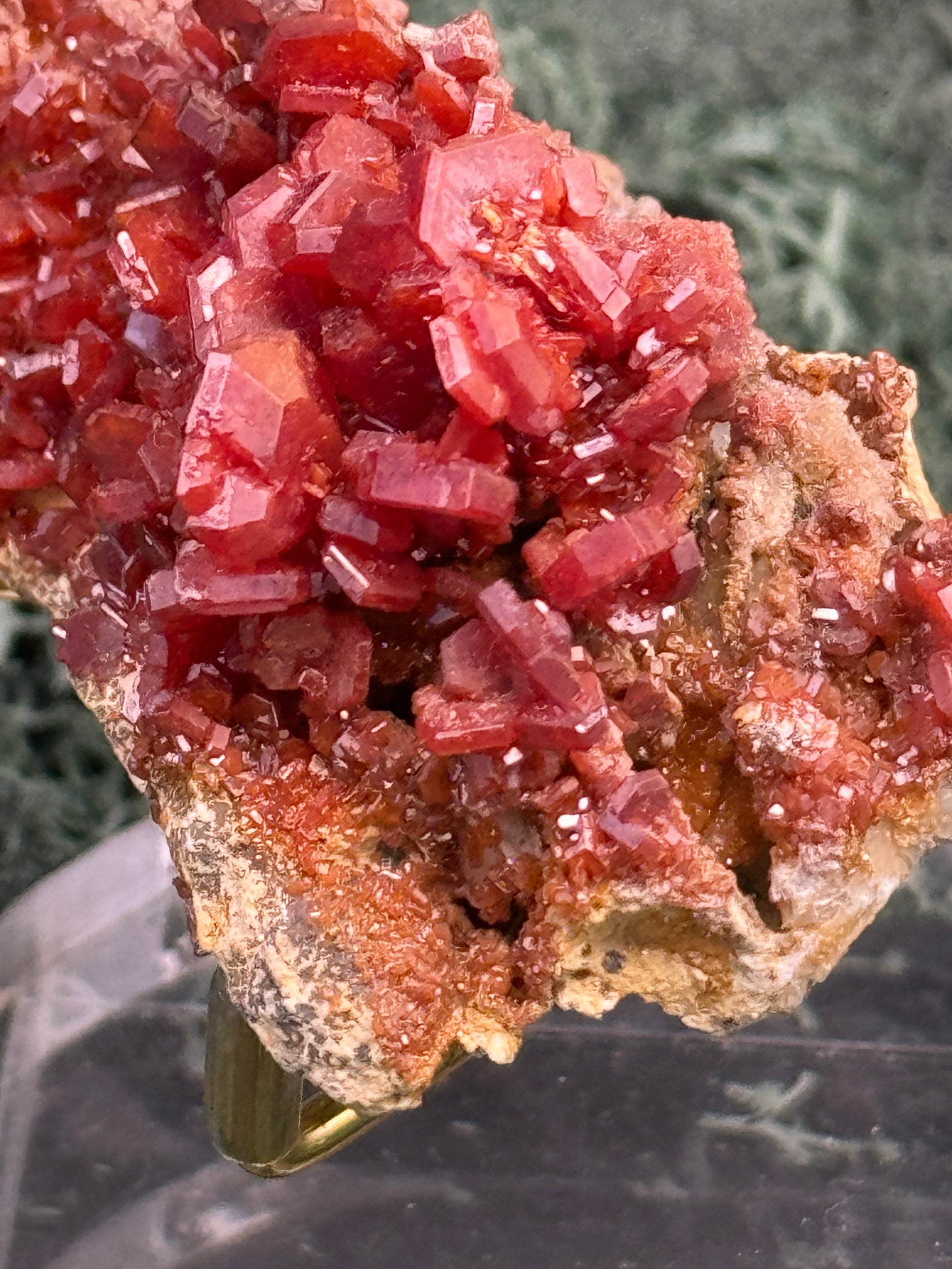 Vanadenit Stufe aus Marokko (149g) - super schöne große rote Kristalle - crystal paradise