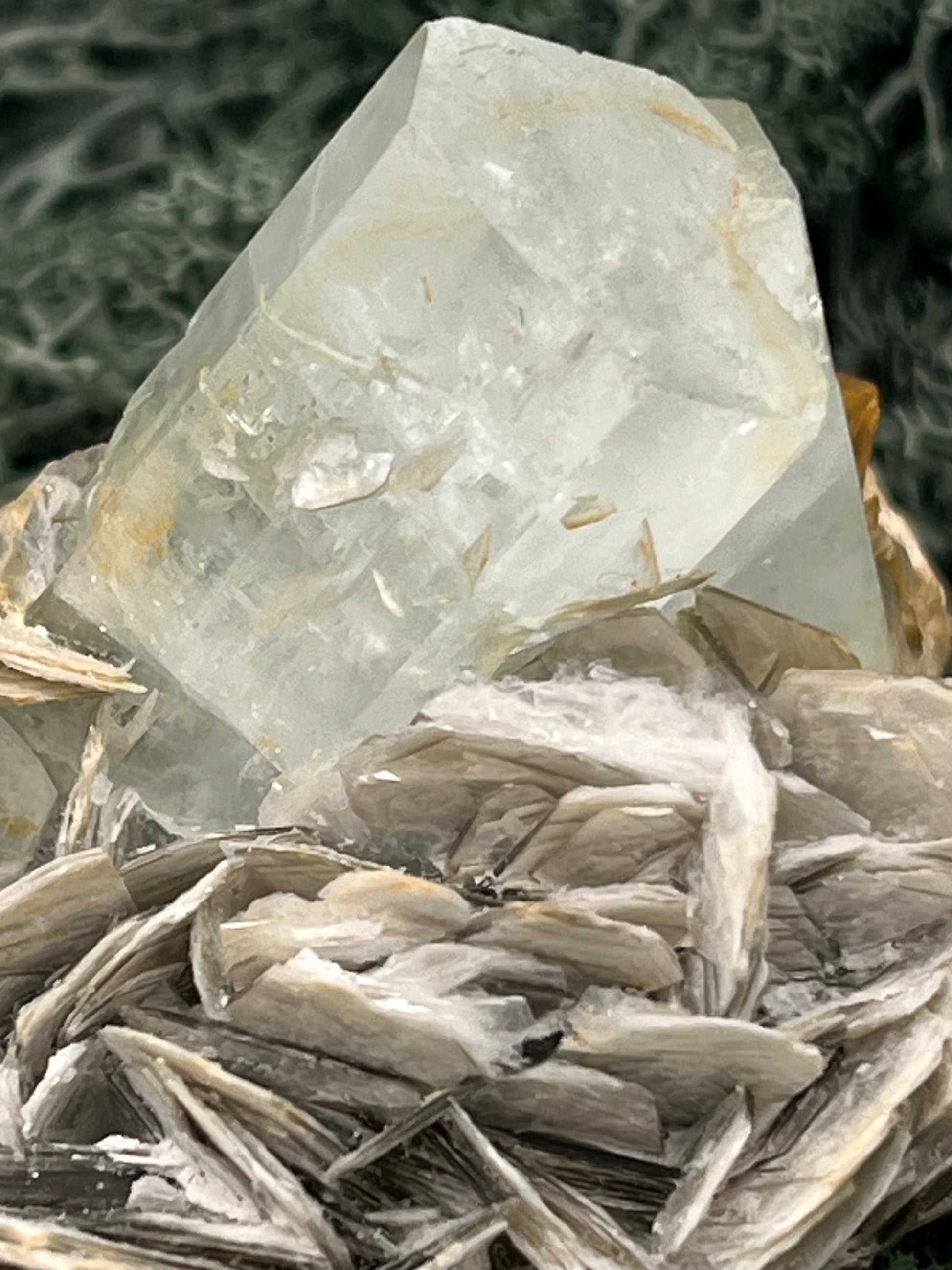 Aquamarin Kristall auf Feldspat aus Pakistan (96g) - crystal paradise