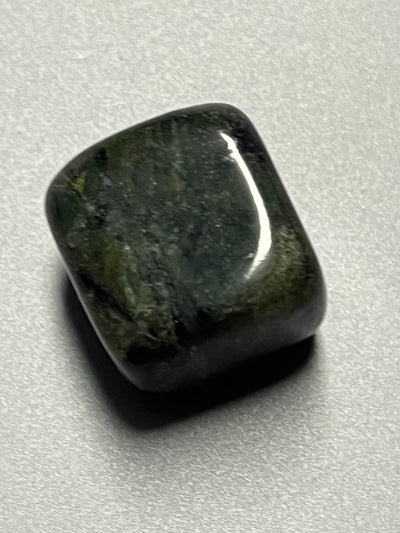 Trommelware Nephrit Jade -1 Stück ca. 2cm - crystal paradise