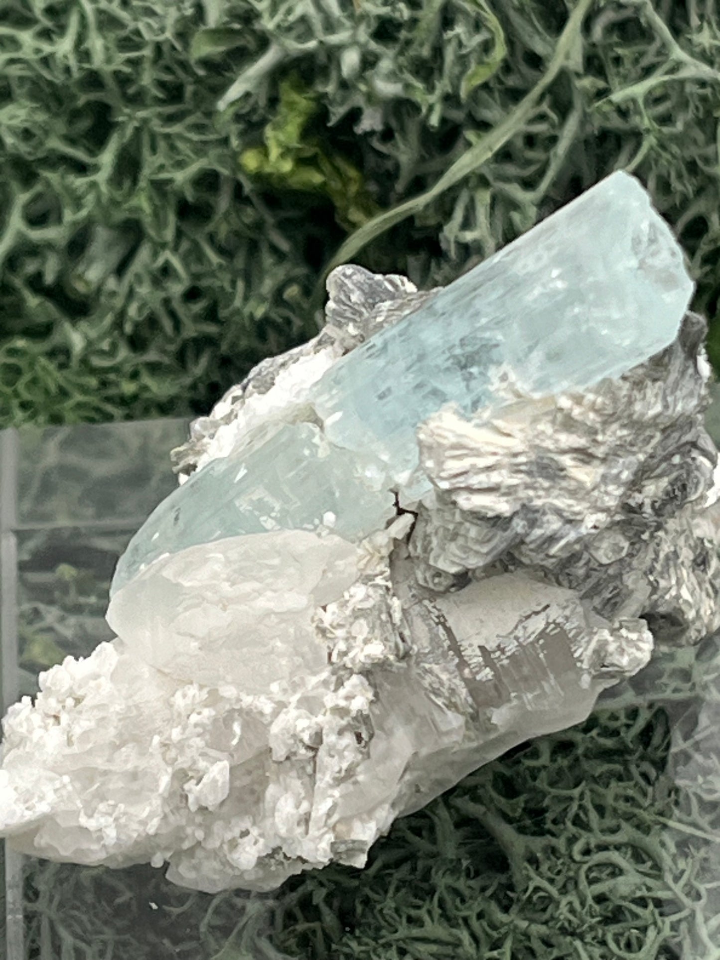 Aquamarin Kristall auf Feldspat aus Pakistan (41g) - crystal paradise