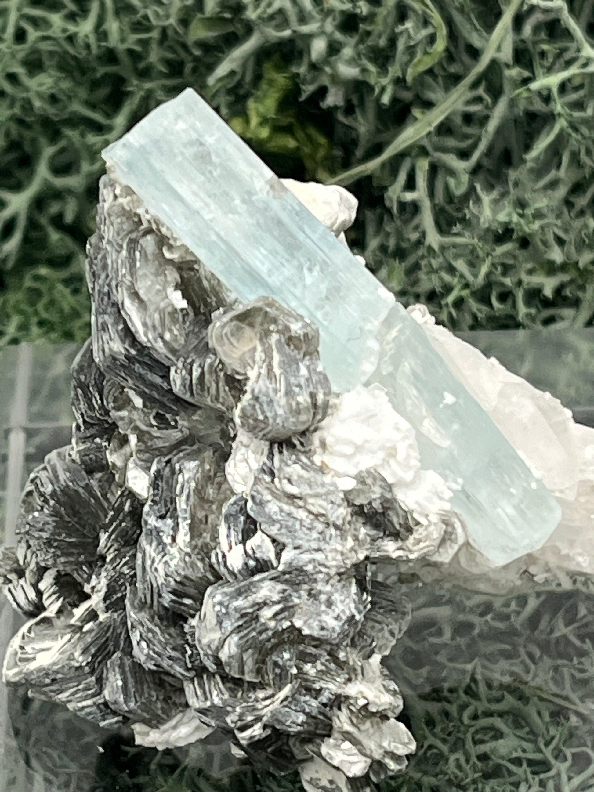 Aquamarin Kristall auf Feldspat aus Pakistan (41g) - crystal paradise