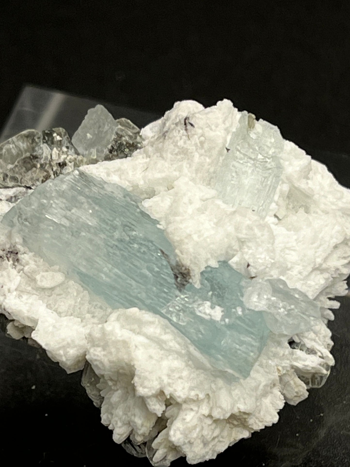 Aquamarin Kristall auf Feldspat aus Pakistan (20g) - crystal paradise