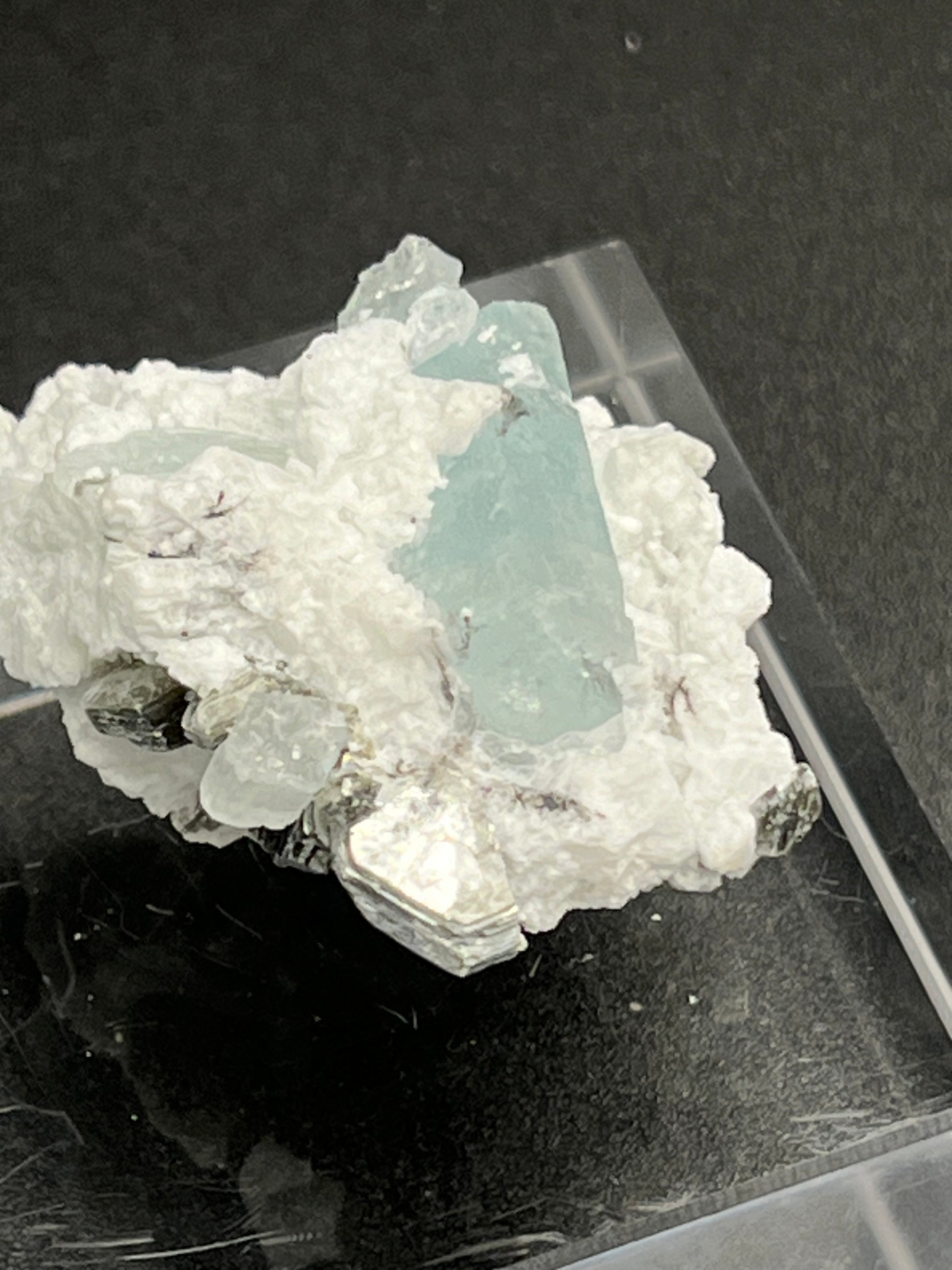 Aquamarin Kristall auf Feldspat aus Pakistan (20g) - crystal paradise